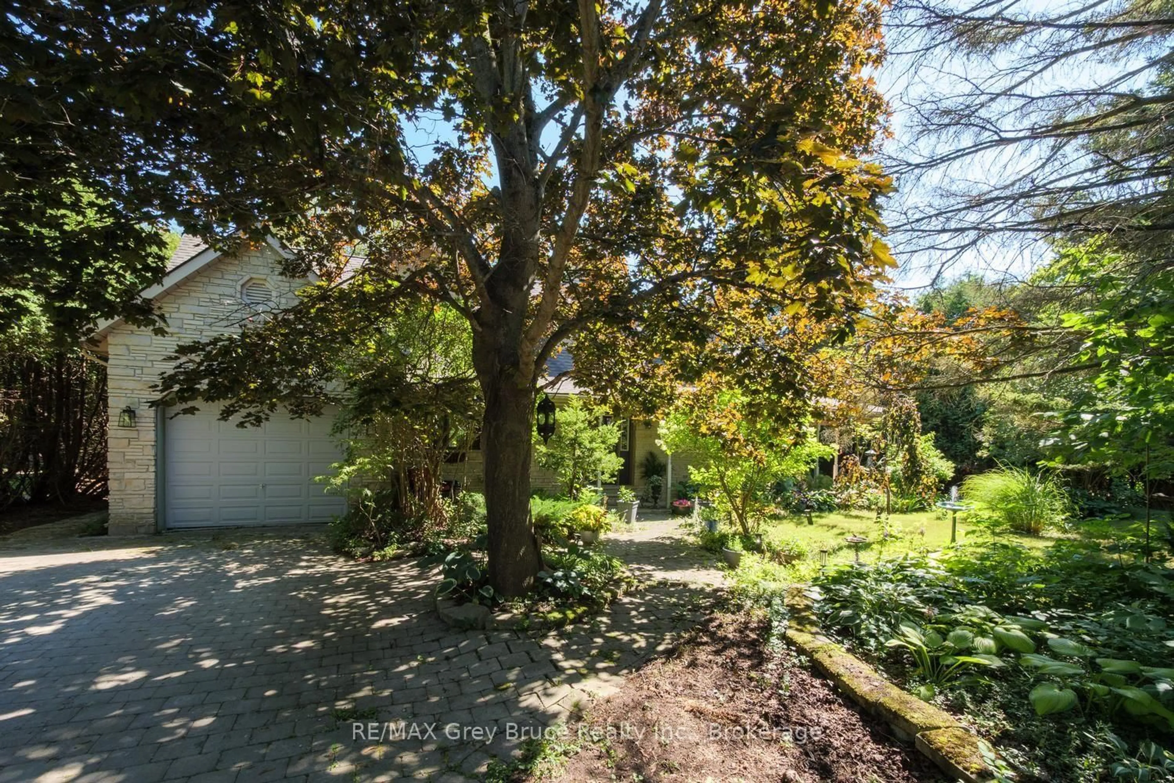 A pic from outside/outdoor area/front of a property/back of a property/a pic from drone, street for 6 Kirkland Pl, South Bruce Peninsula Ontario N0H 2G0
