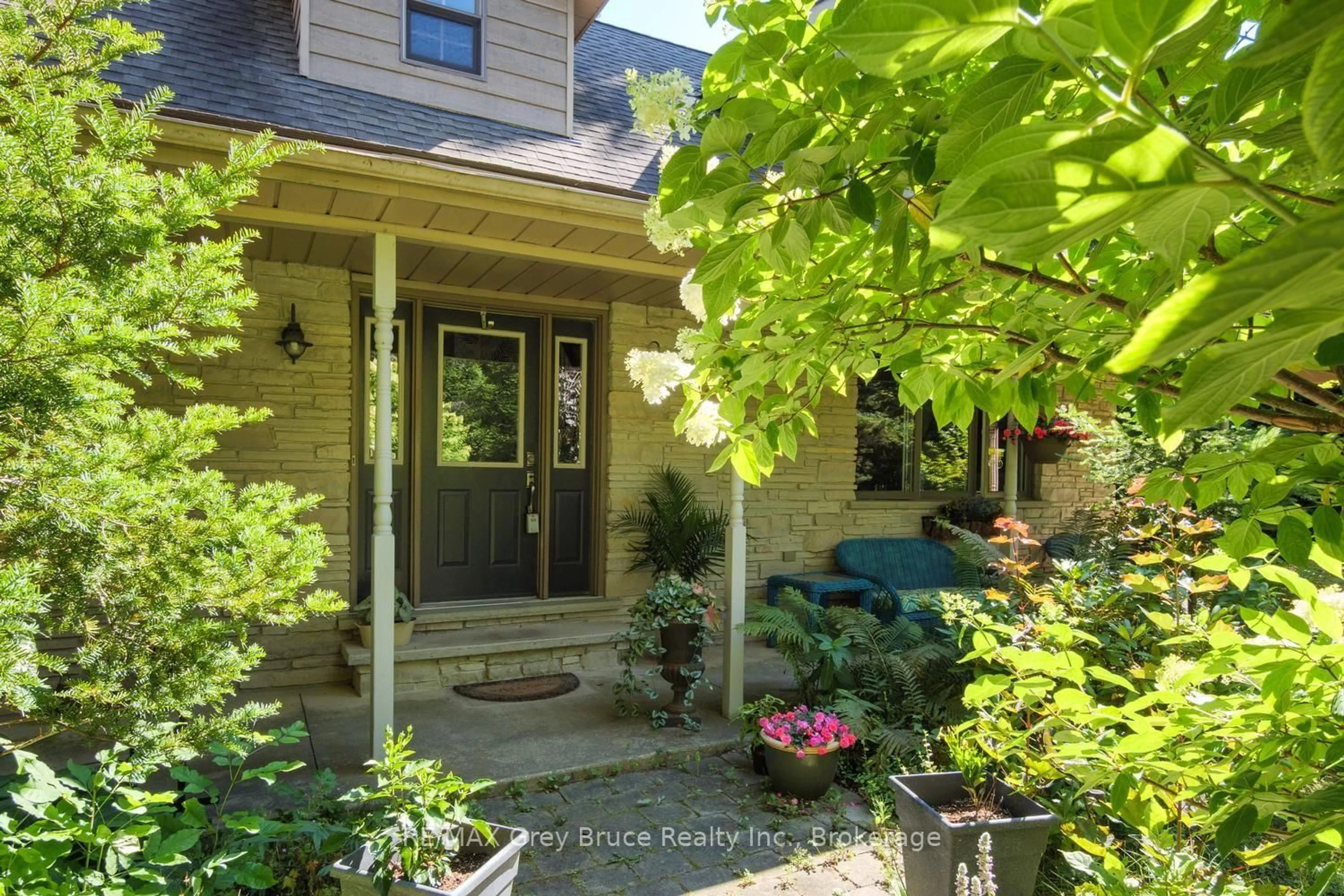 Indoor entryway for 6 Kirkland Pl, South Bruce Peninsula Ontario N0H 2G0