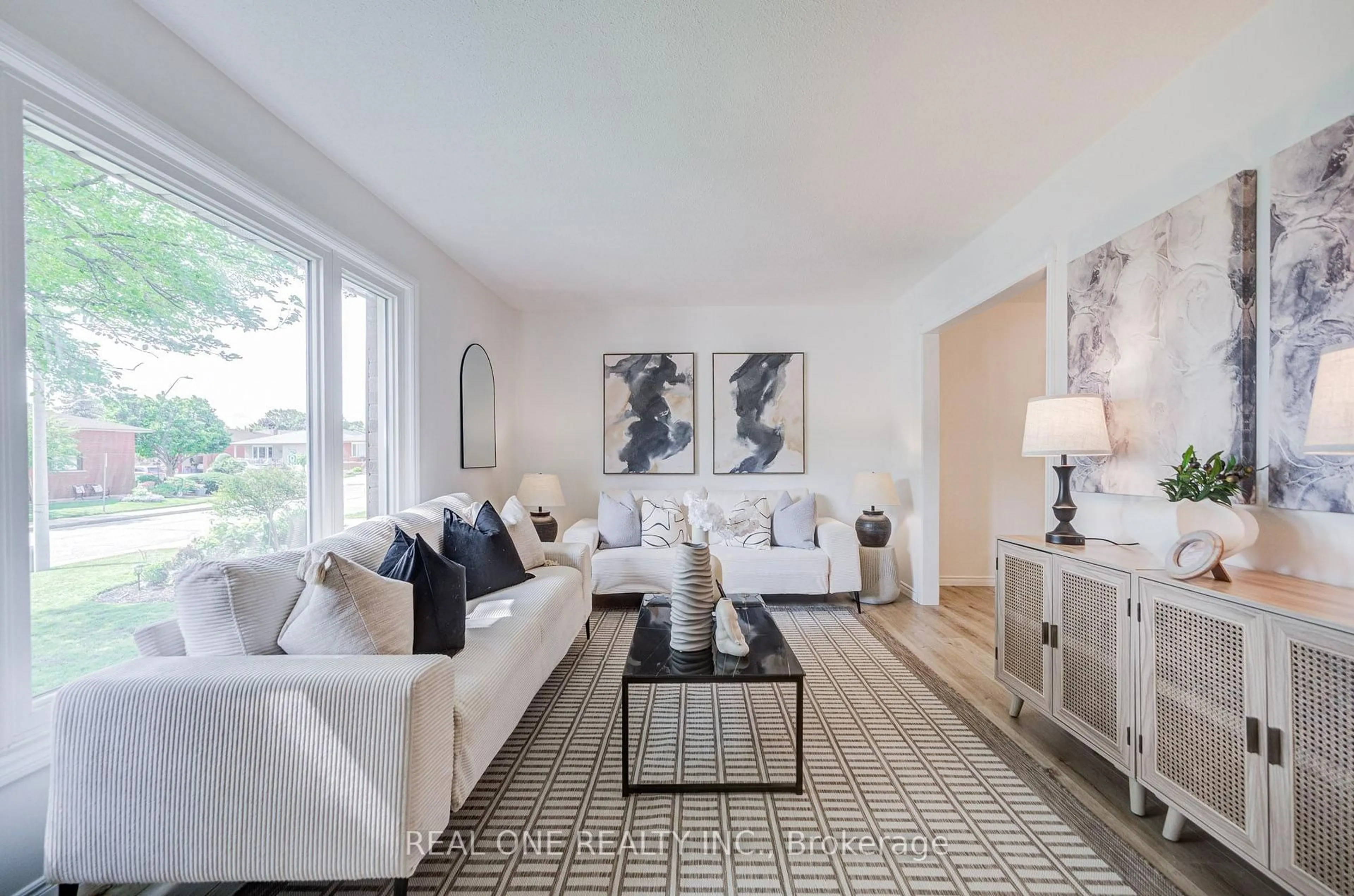 Living room with furniture, unknown for 232 Clifton Downs Rd, Hamilton Ontario L9C 1B5