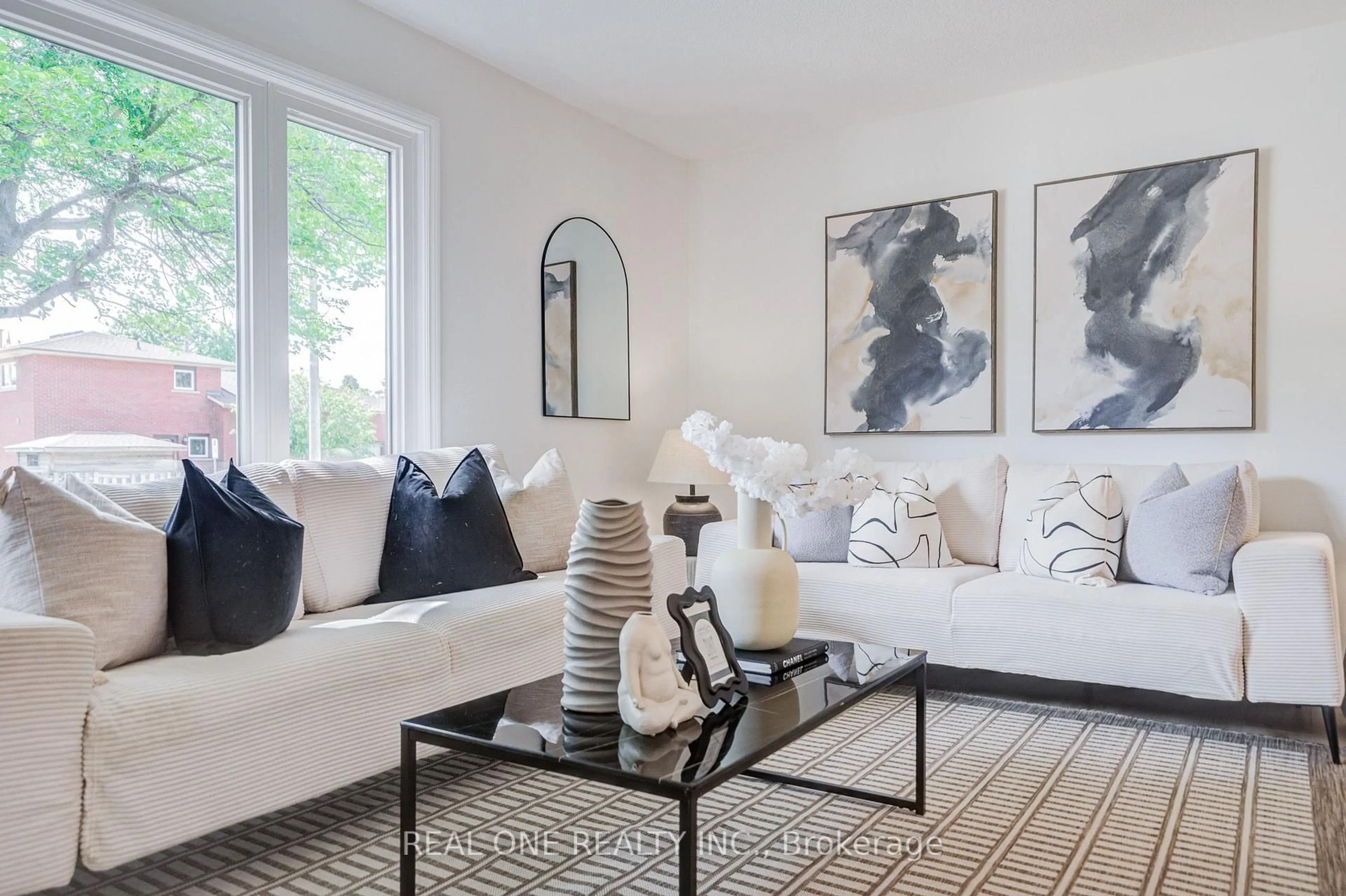 Living room with furniture, unknown for 232 Clifton Downs Rd, Hamilton Ontario L9C 1B5