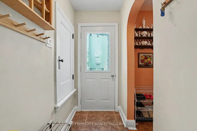 291 Sheridan St, Brantford 3