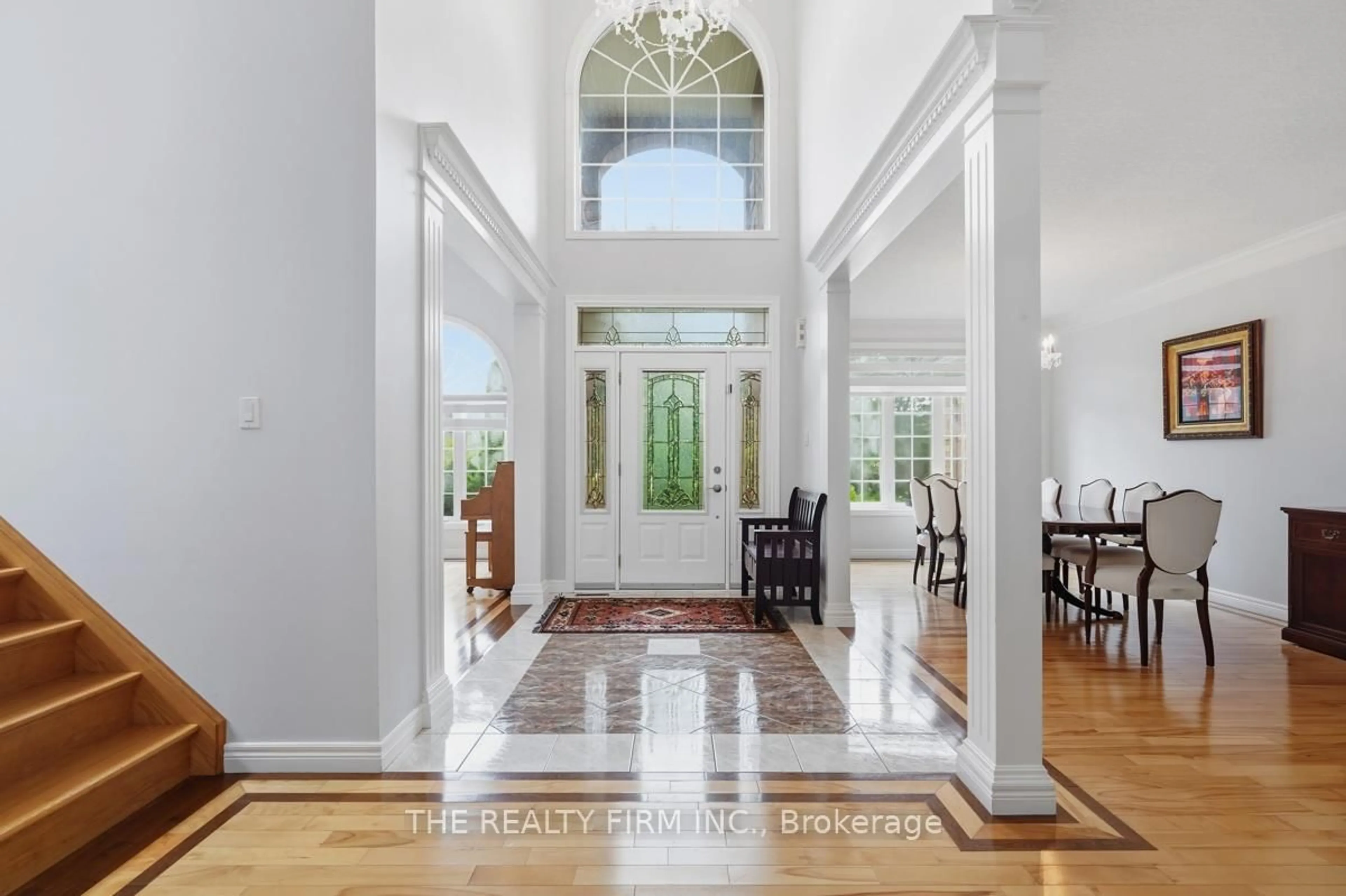 Indoor foyer for 55 Farmhouse Rd, London East Ontario N5Y 5M4