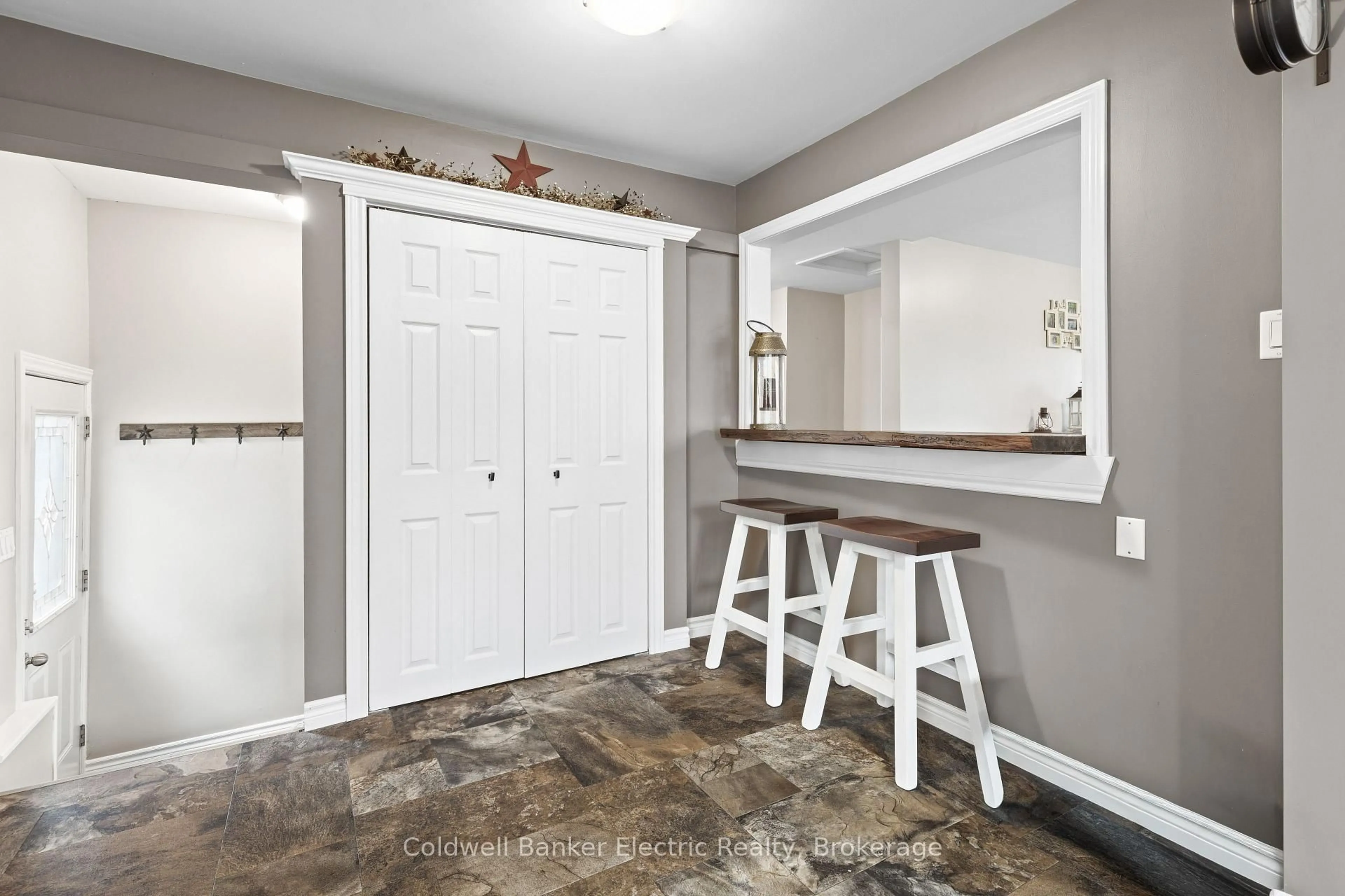 Indoor entryway for 30 Woods Ave, Kawartha Lakes Ontario K0L 2W0
