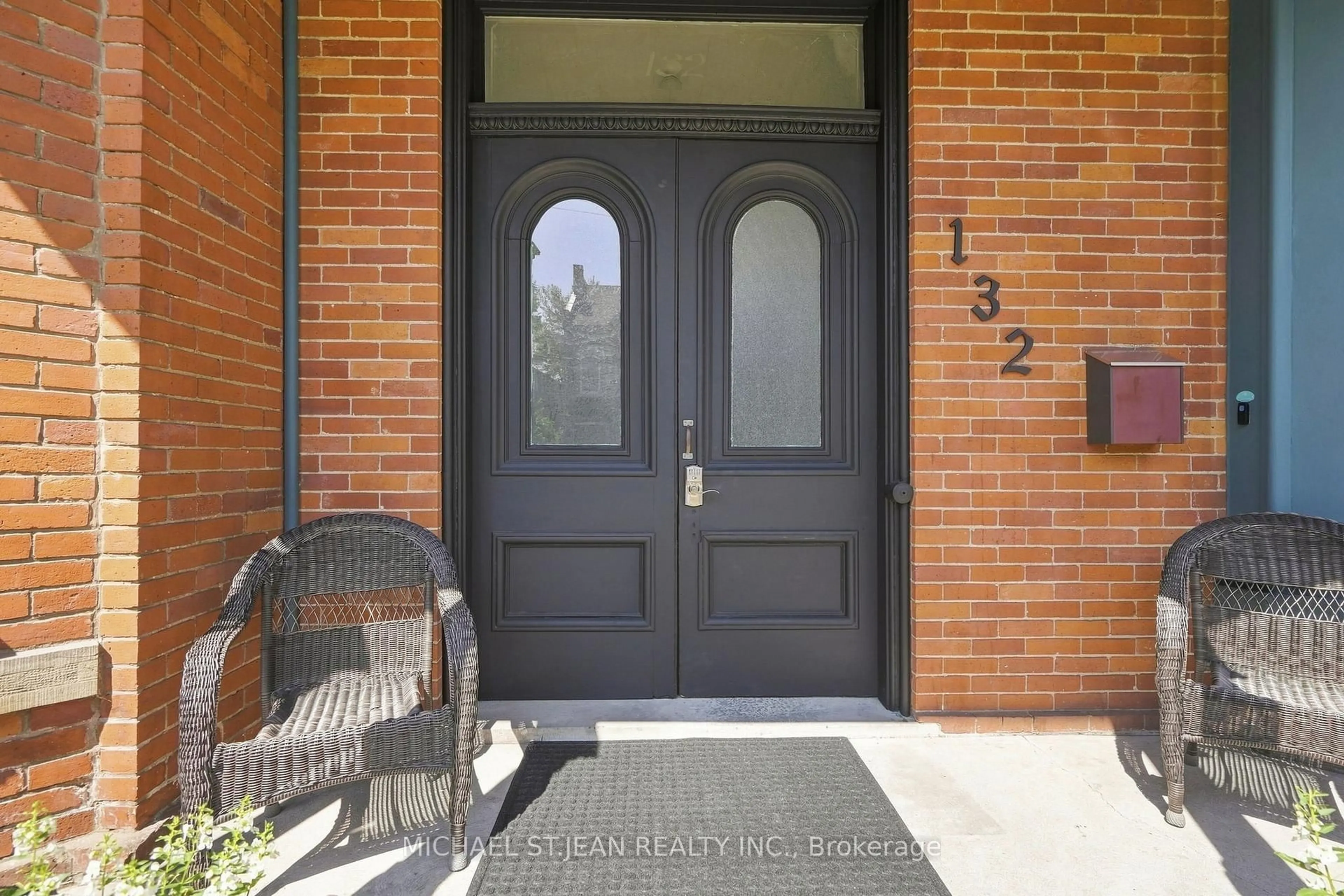 Indoor entryway for 132 Emerald St, Hamilton Ontario L8N 2V5