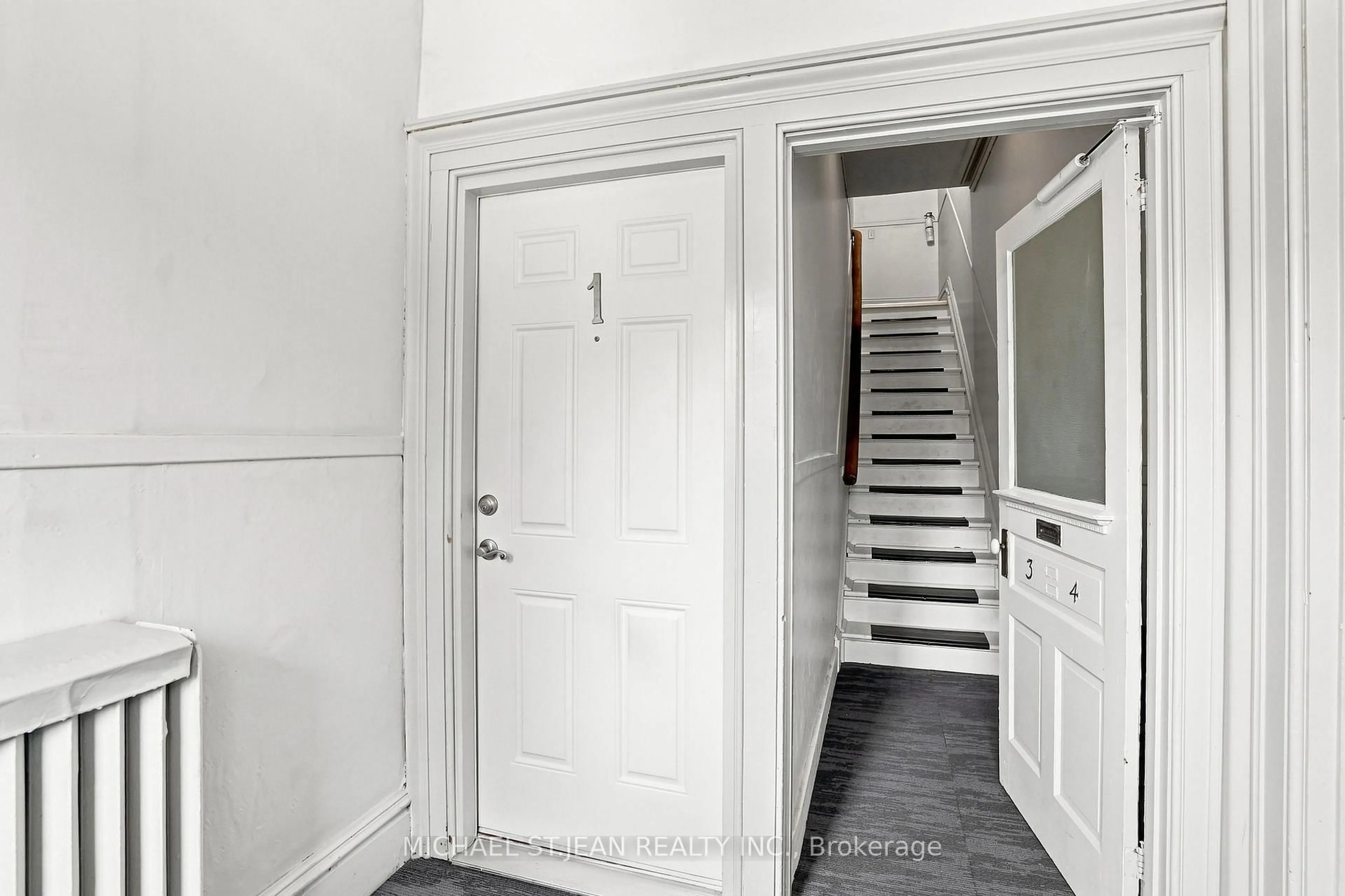 Indoor foyer for 132 Emerald St, Hamilton Ontario L8N 2V5
