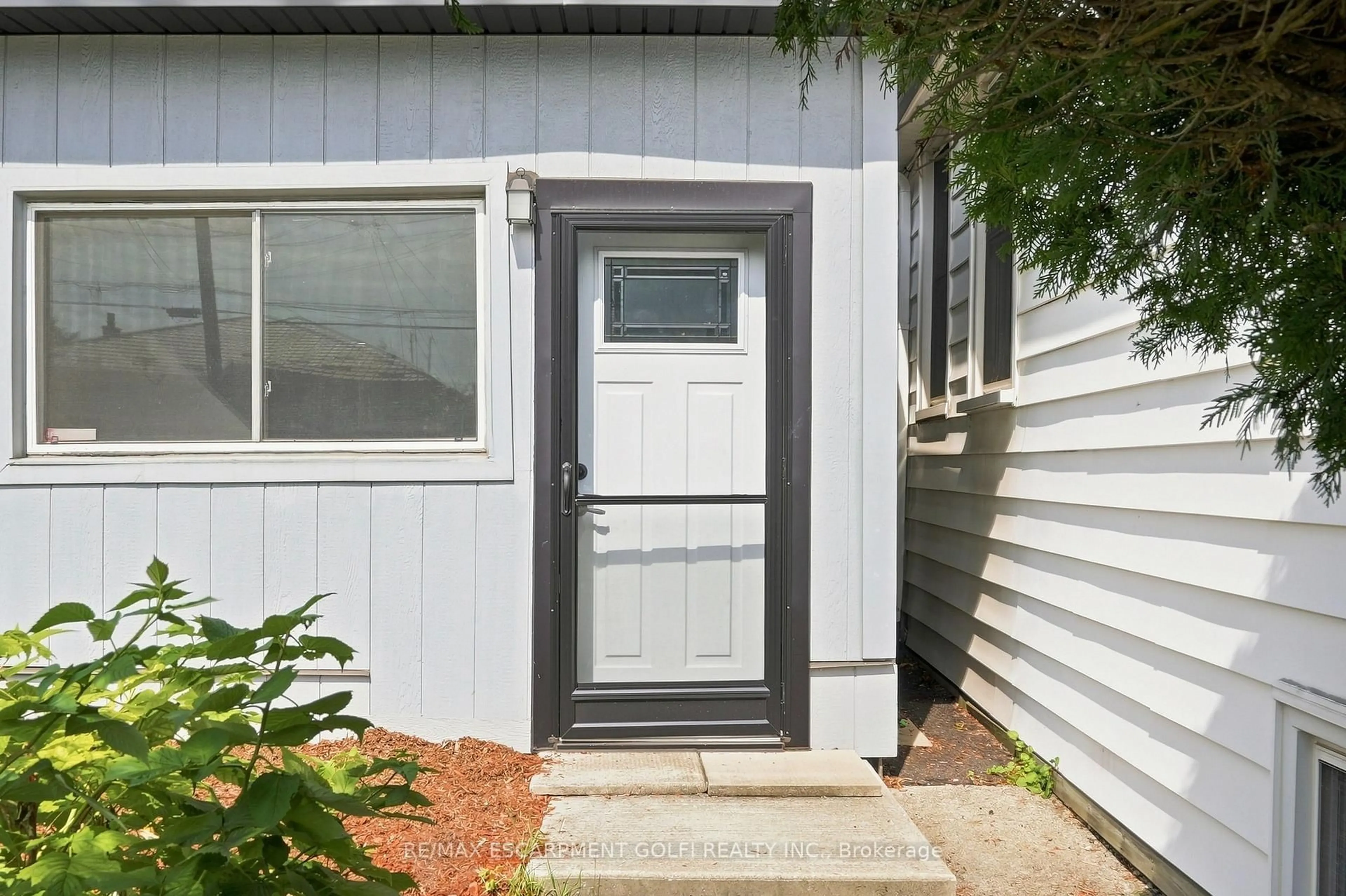 Home with vinyl exterior material, street for 88 East 19th St, Hamilton Ontario L9A 4S1
