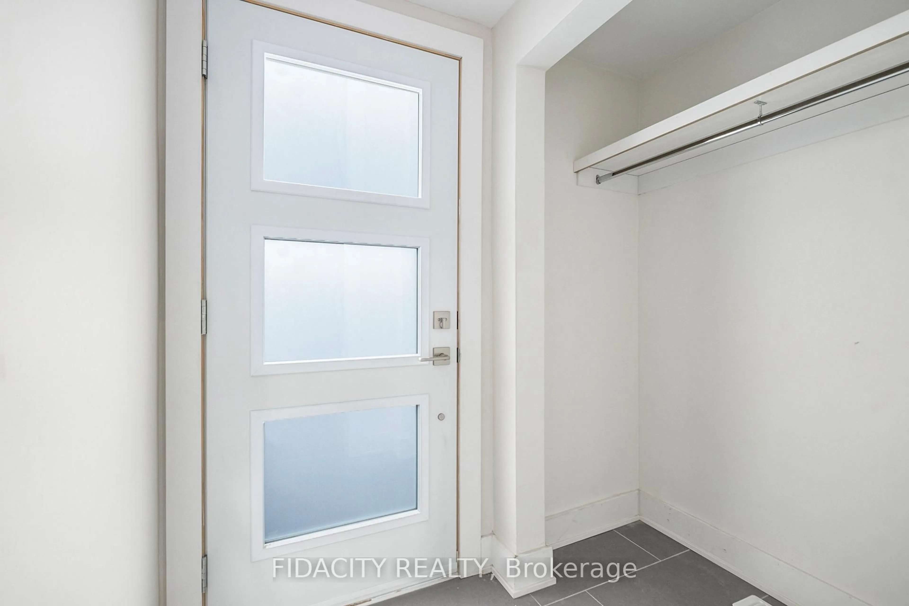 Indoor entryway for 1030 Maitland Ave, Ottawa Ontario K2C 2B6