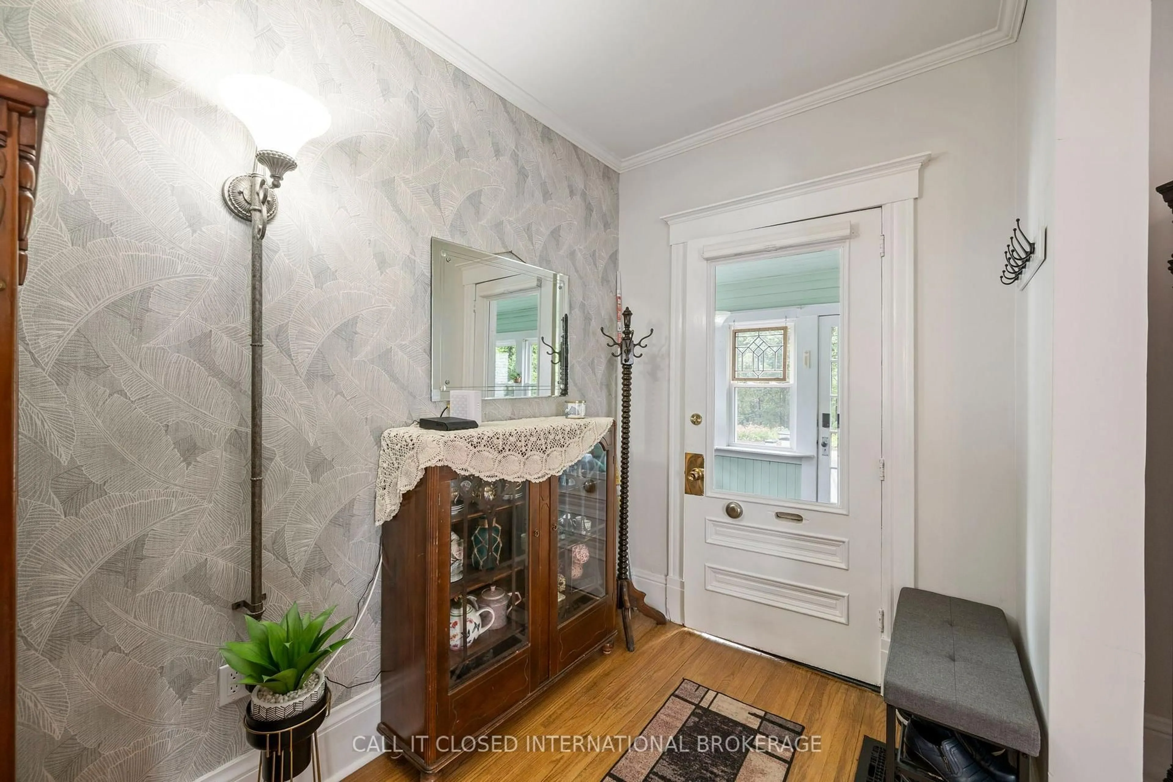 Indoor entryway for 97 Elgin St, St. Thomas Ontario N5R 3M5