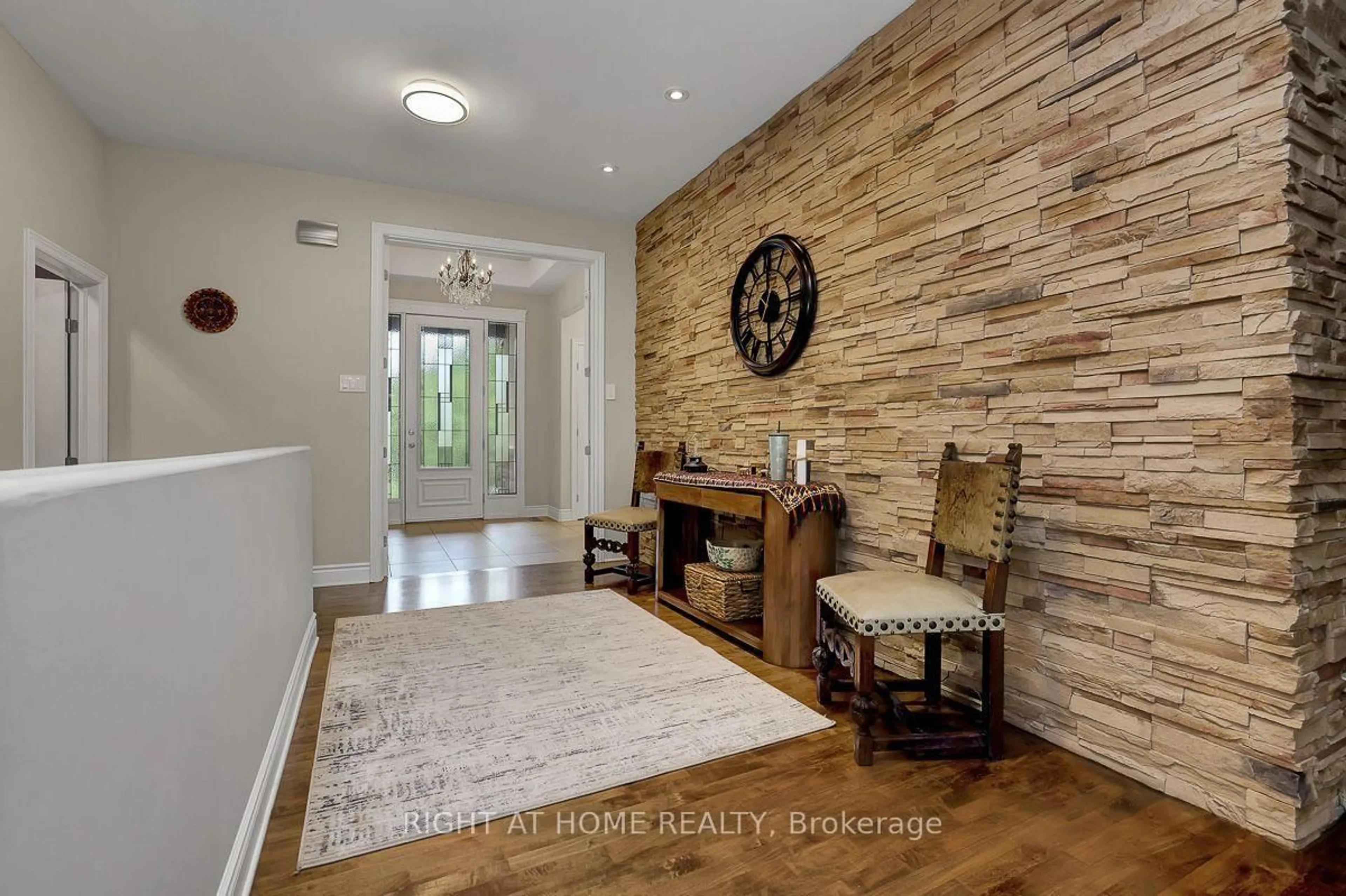 Indoor entryway for 514 Landswood Way, Ottawa Ontario K2S 0A5