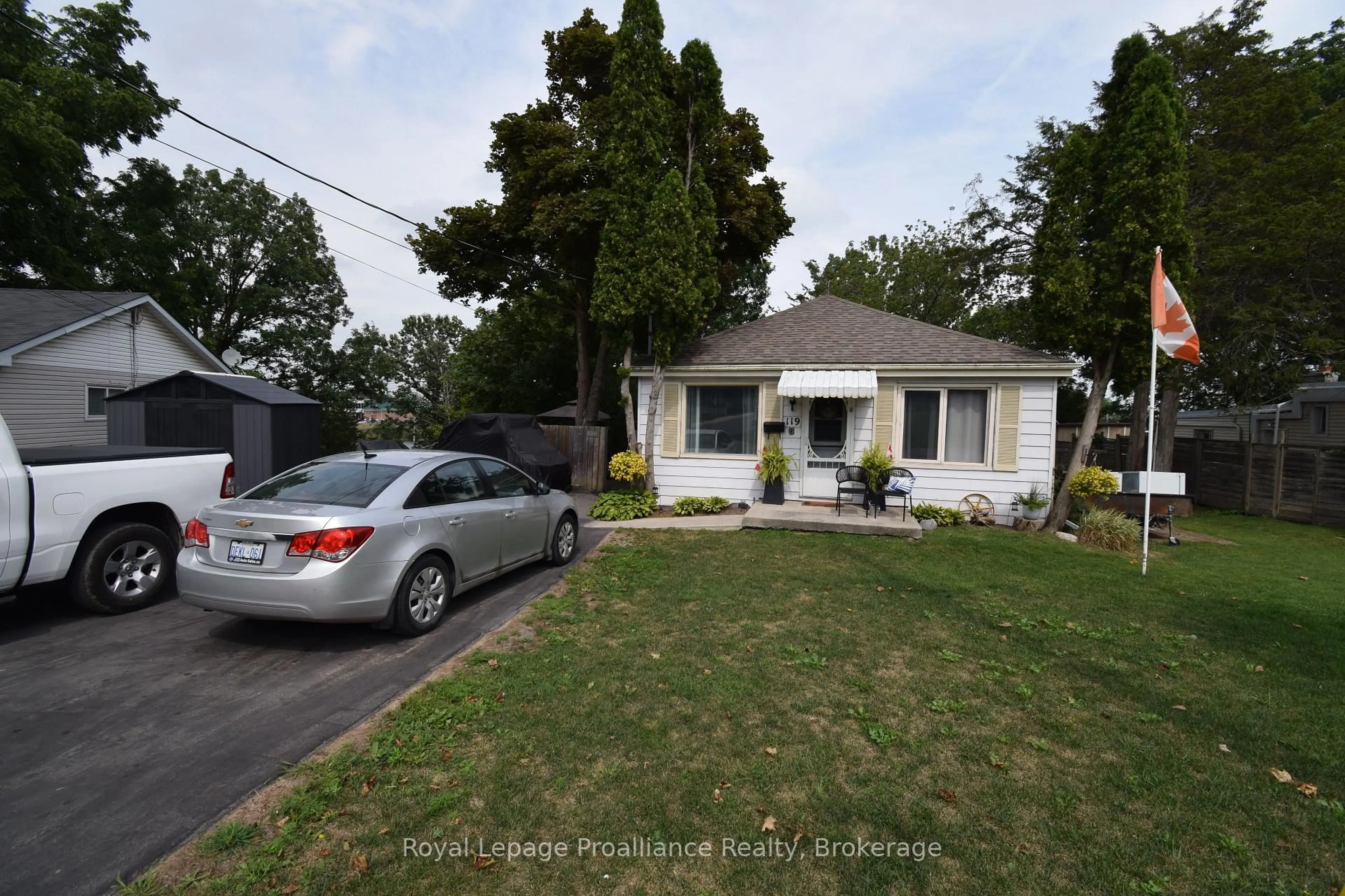 A pic from outside/outdoor area/front of a property/back of a property/a pic from drone, street for 119 Orchard Dr, Belleville Ontario K8P 2K6
