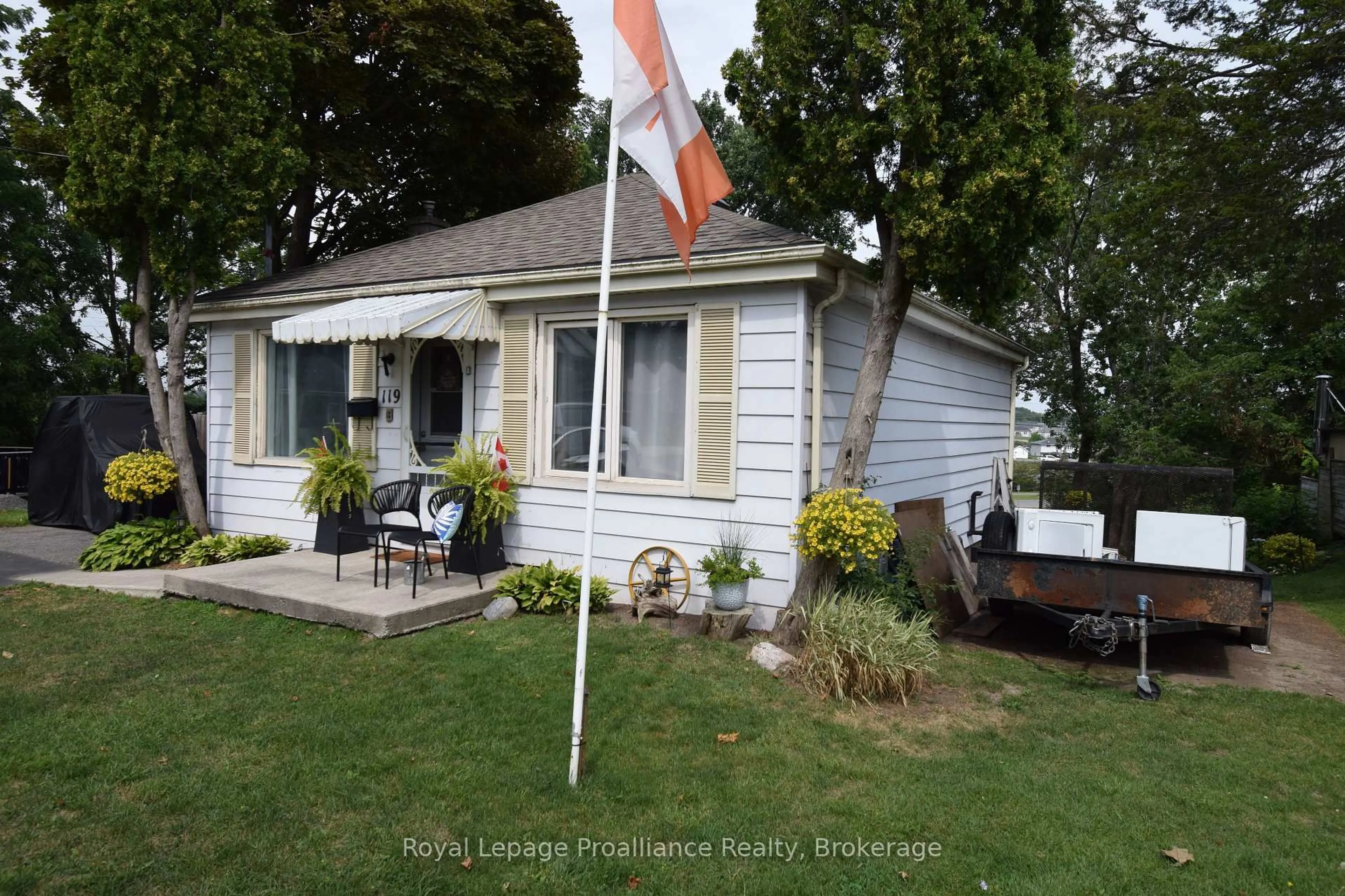 A pic from outside/outdoor area/front of a property/back of a property/a pic from drone, street for 119 Orchard Dr, Belleville Ontario K8P 2K6