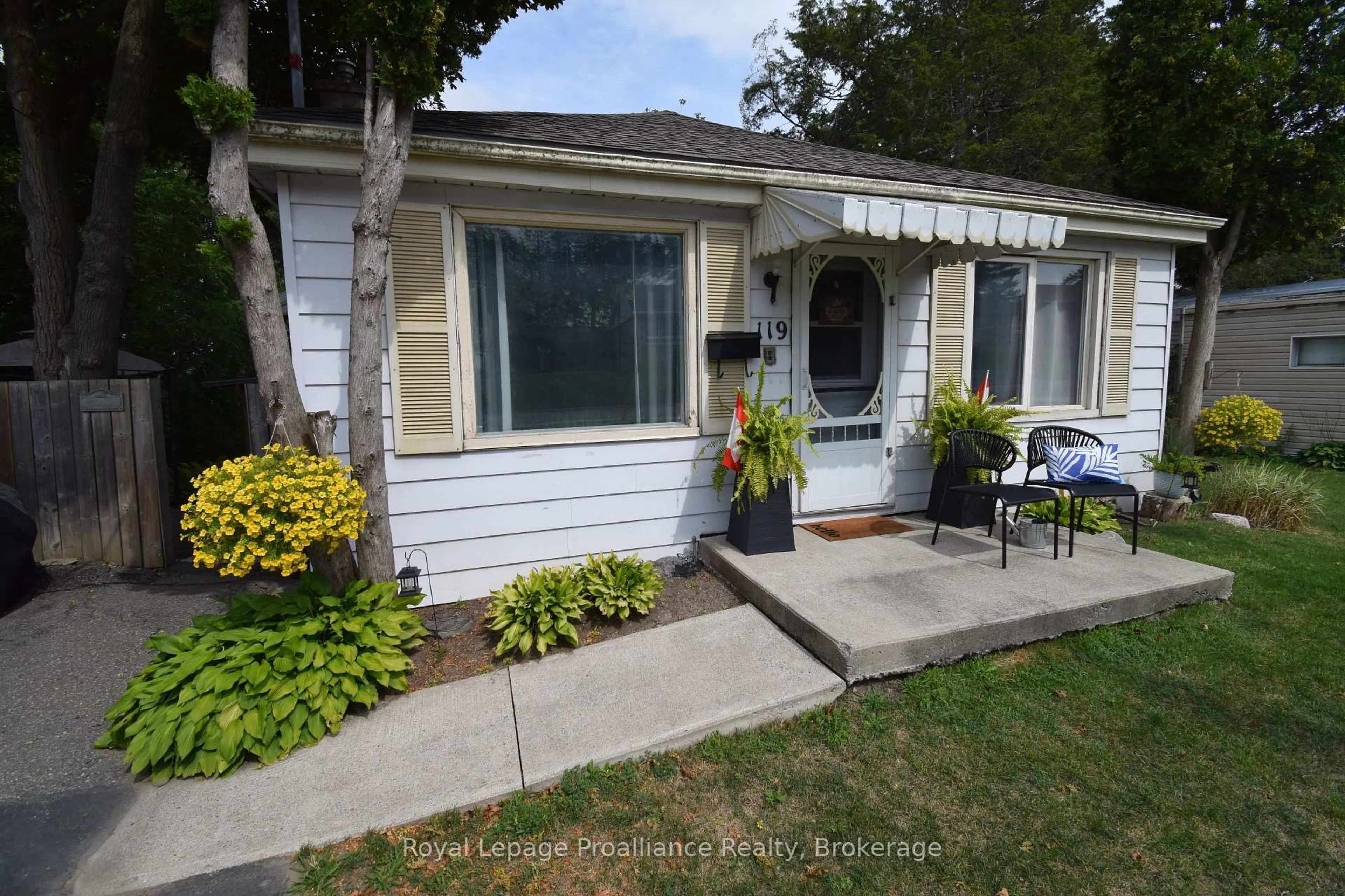 Patio, street for 119 Orchard Dr, Belleville Ontario K8P 2K6
