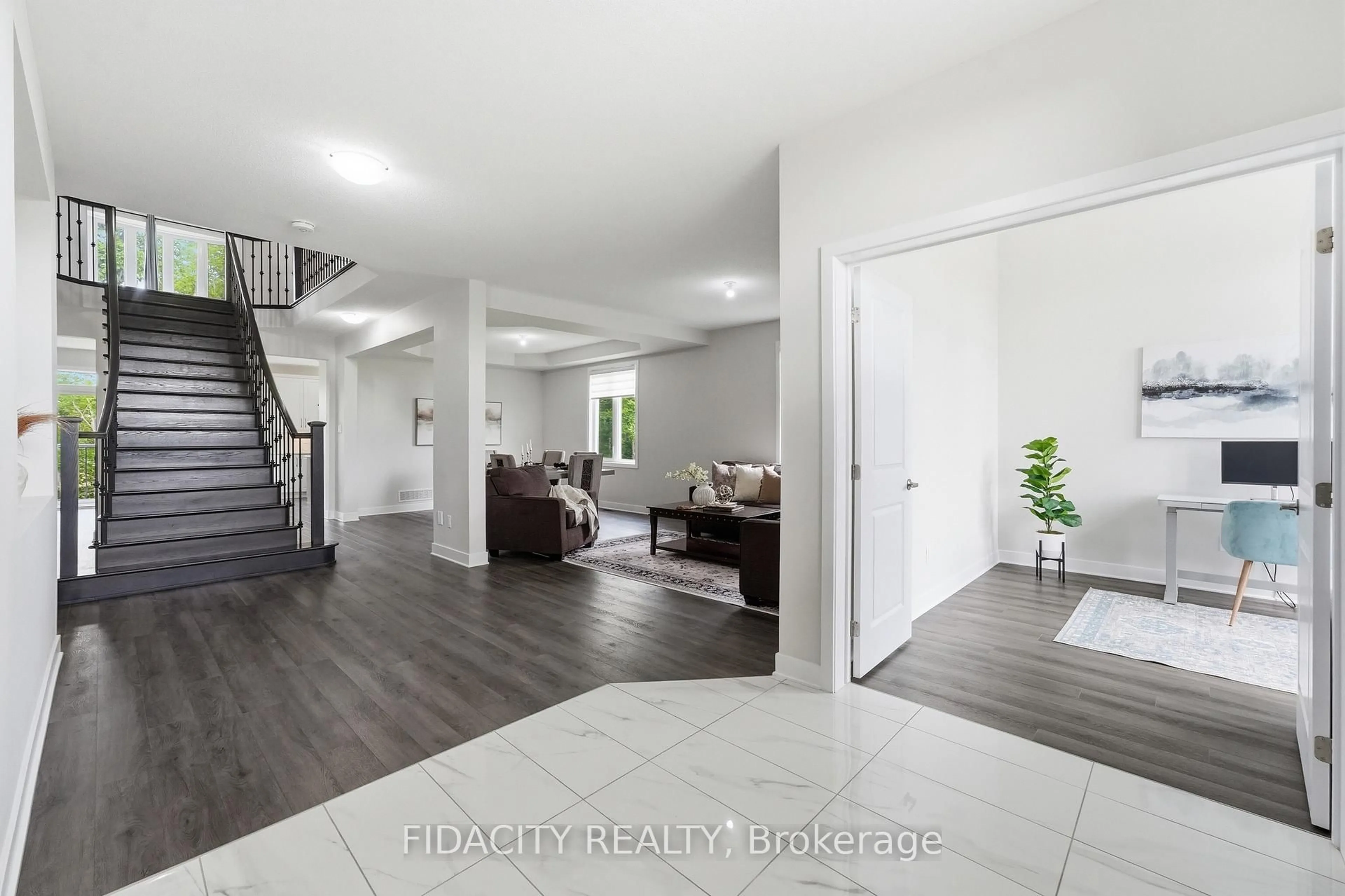 Indoor entryway for 252 Antler Crt, Almonte Ontario K0A 1A0