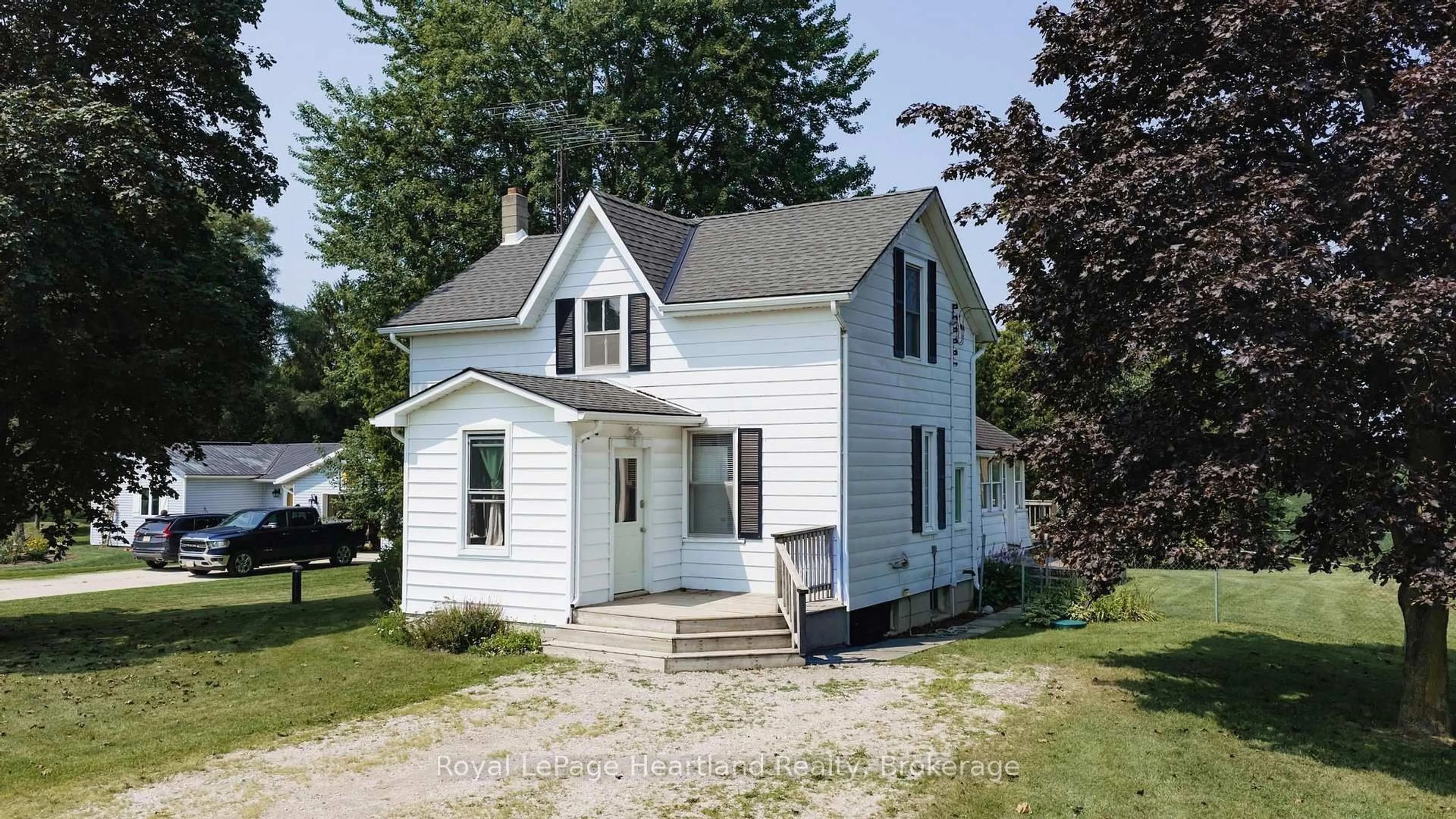 Home with vinyl exterior material, street for 82155 London Rd, Central Huron Ontario N0M 2H0