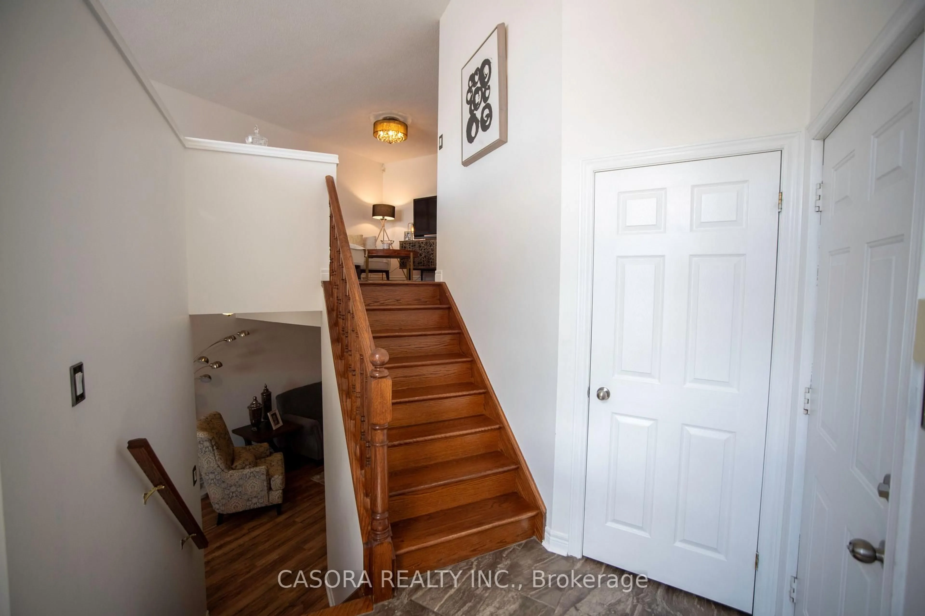 Indoor entryway for 57 Ossington Dr, Hamilton Ontario L8W 3S4