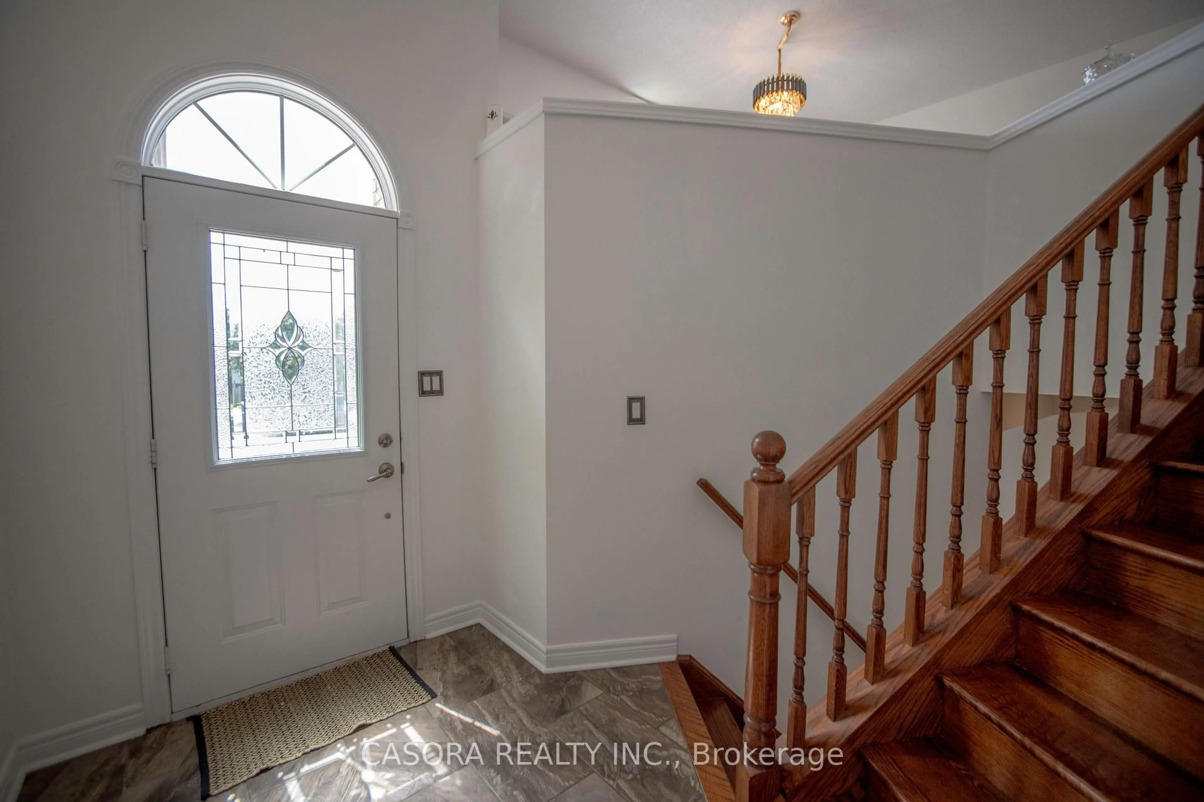 Indoor entryway for 57 Ossington Dr, Hamilton Ontario L8W 3S4