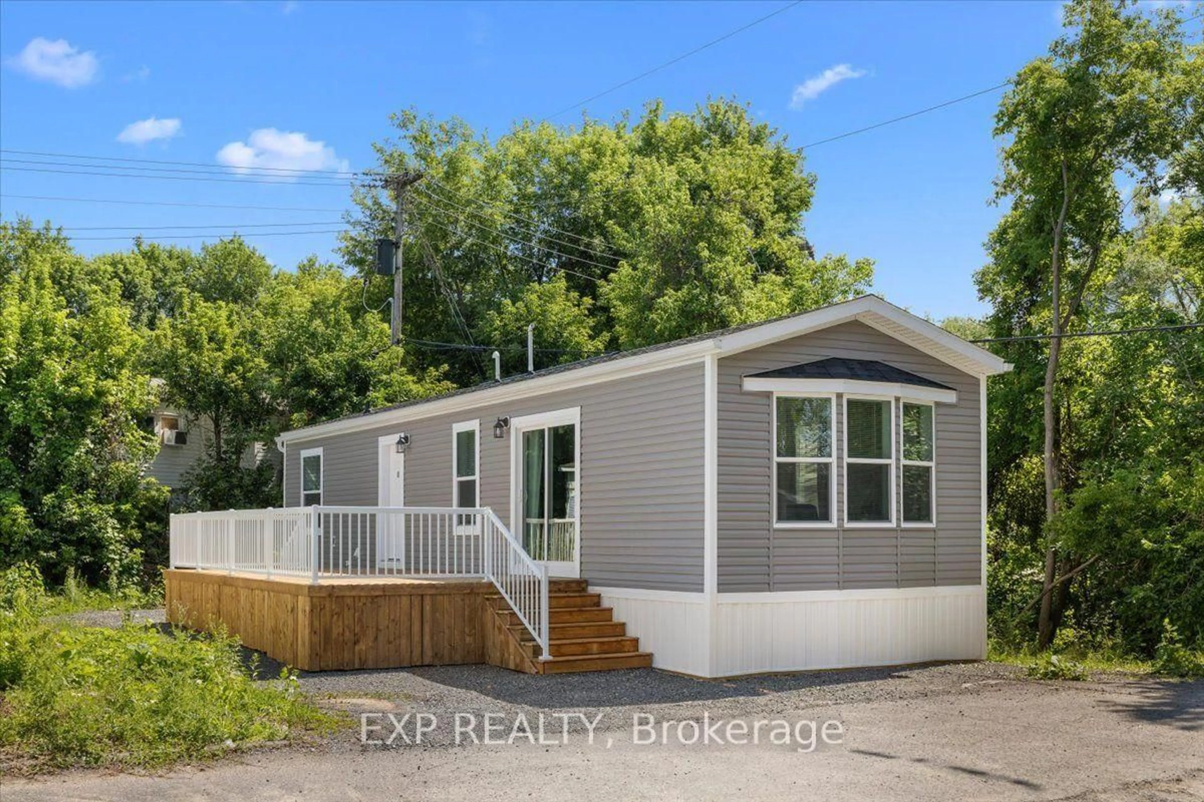 Home with vinyl exterior material, unknown for 35 Vanier Rd, Ottawa Ontario K2H 7P6
