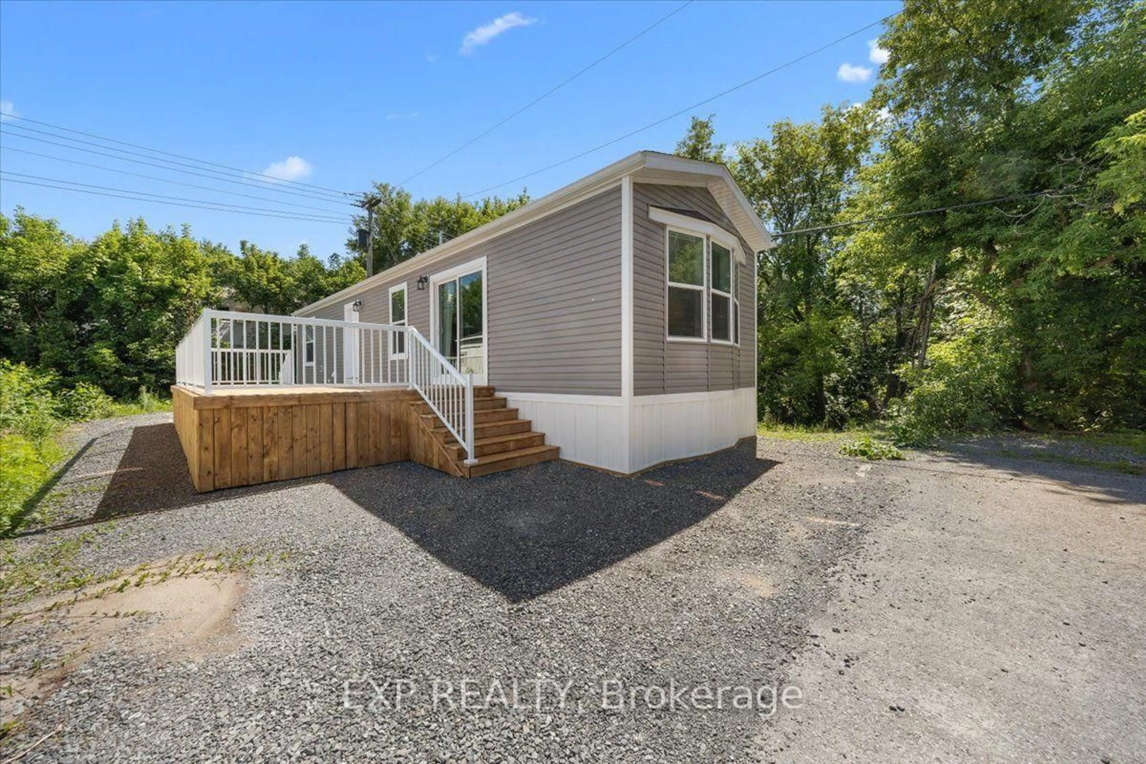 A pic from outside/outdoor area/front of a property/back of a property/a pic from drone, water/lake/river/ocean view for 35 Vanier Rd, Ottawa Ontario K2H 7P6