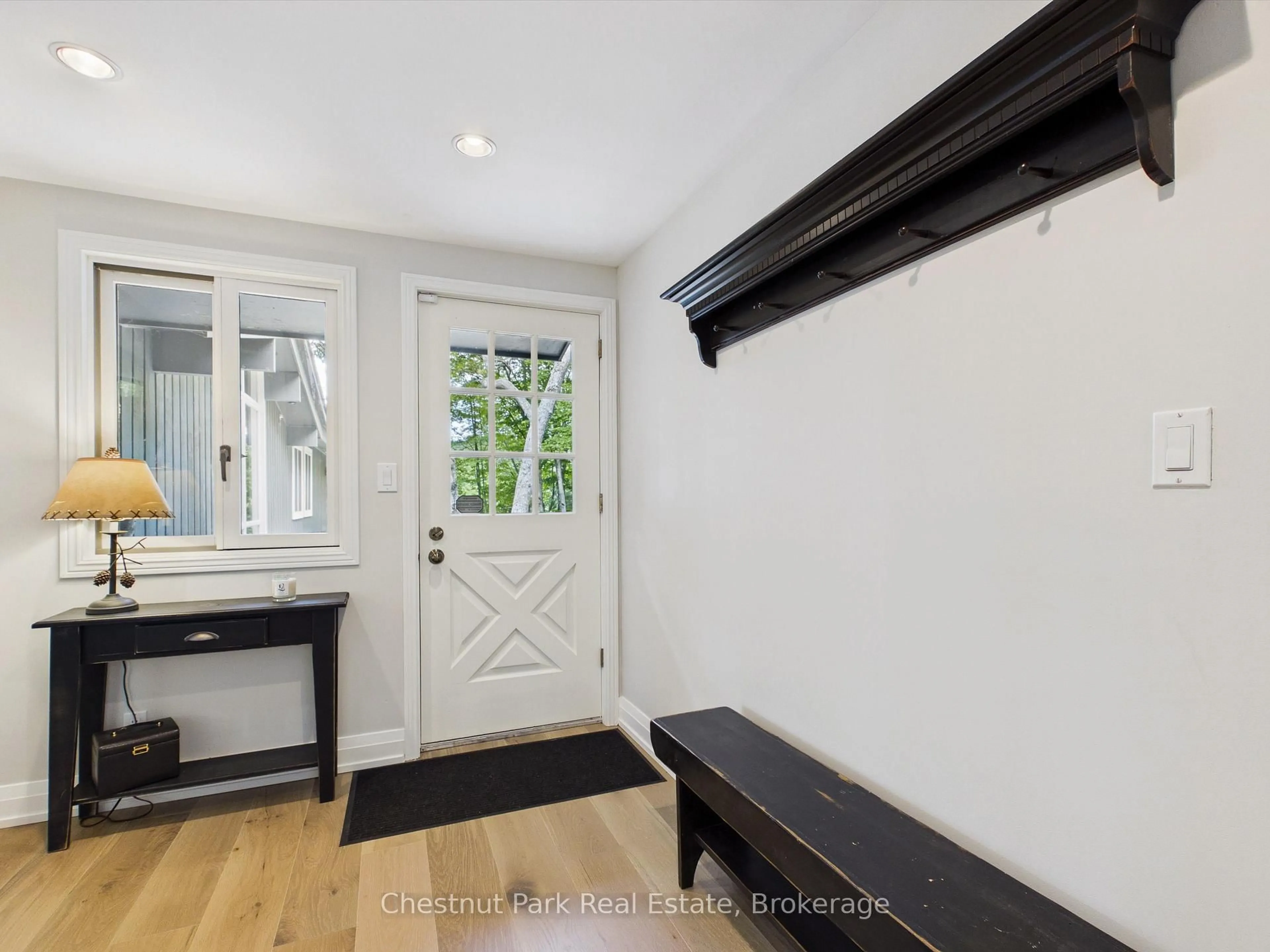 Indoor entryway for 1162 Osborne Point Rd #Unit 1, Lake of Bays Ontario P1H 2J3