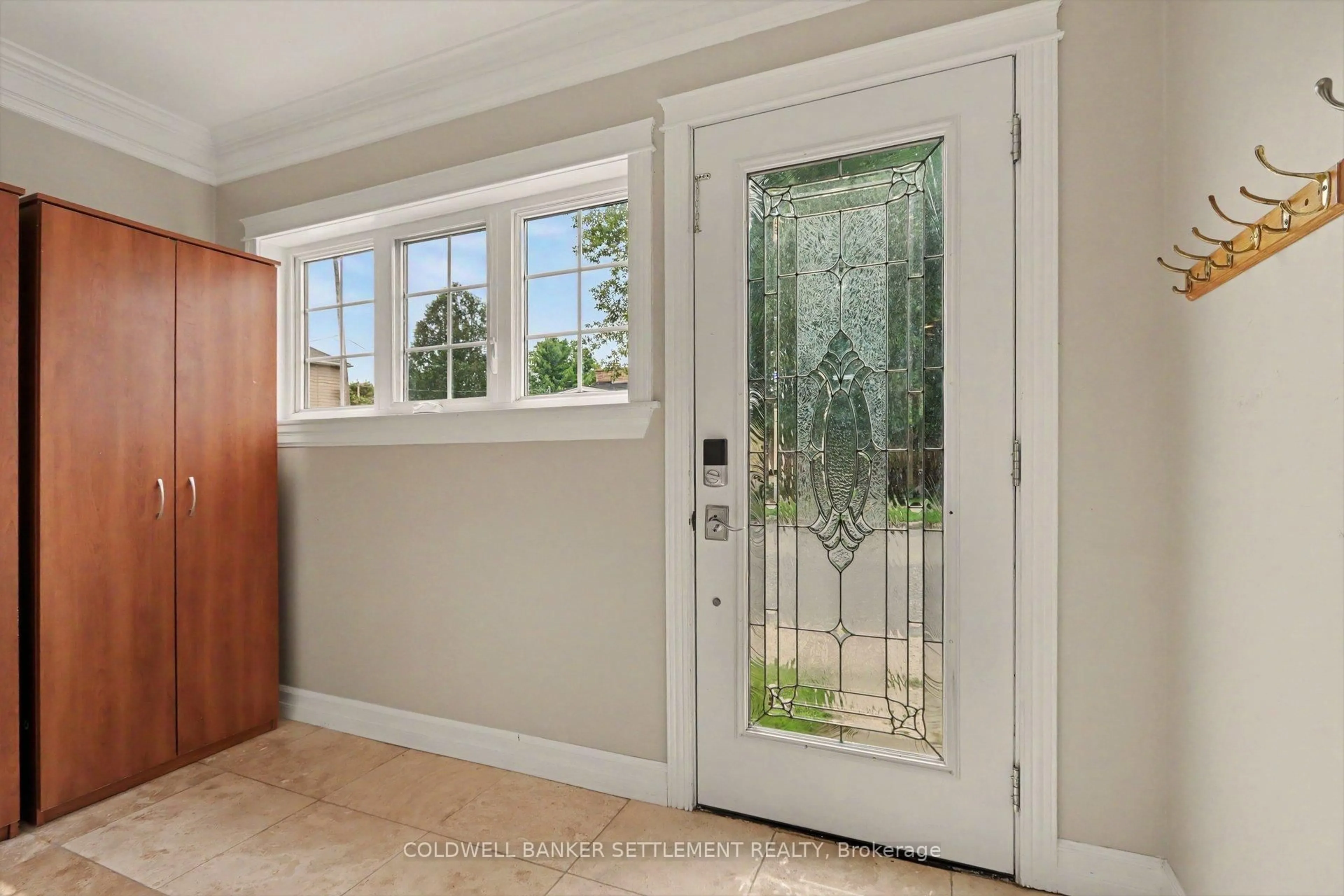 Indoor entryway for 7 Alvin St, Perth Ontario K7H 2V8