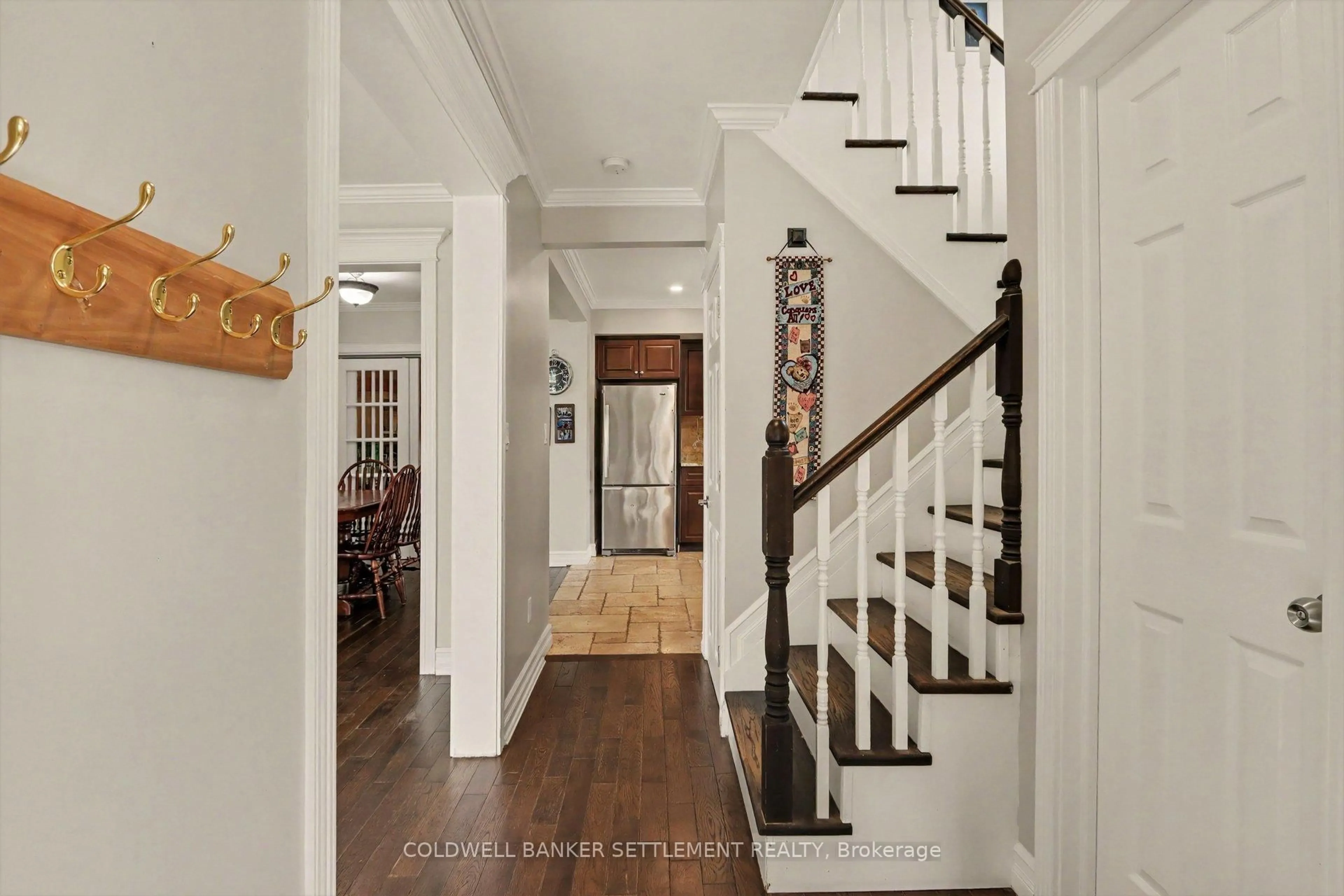 Indoor foyer for 7 Alvin St, Perth Ontario K7H 2V8