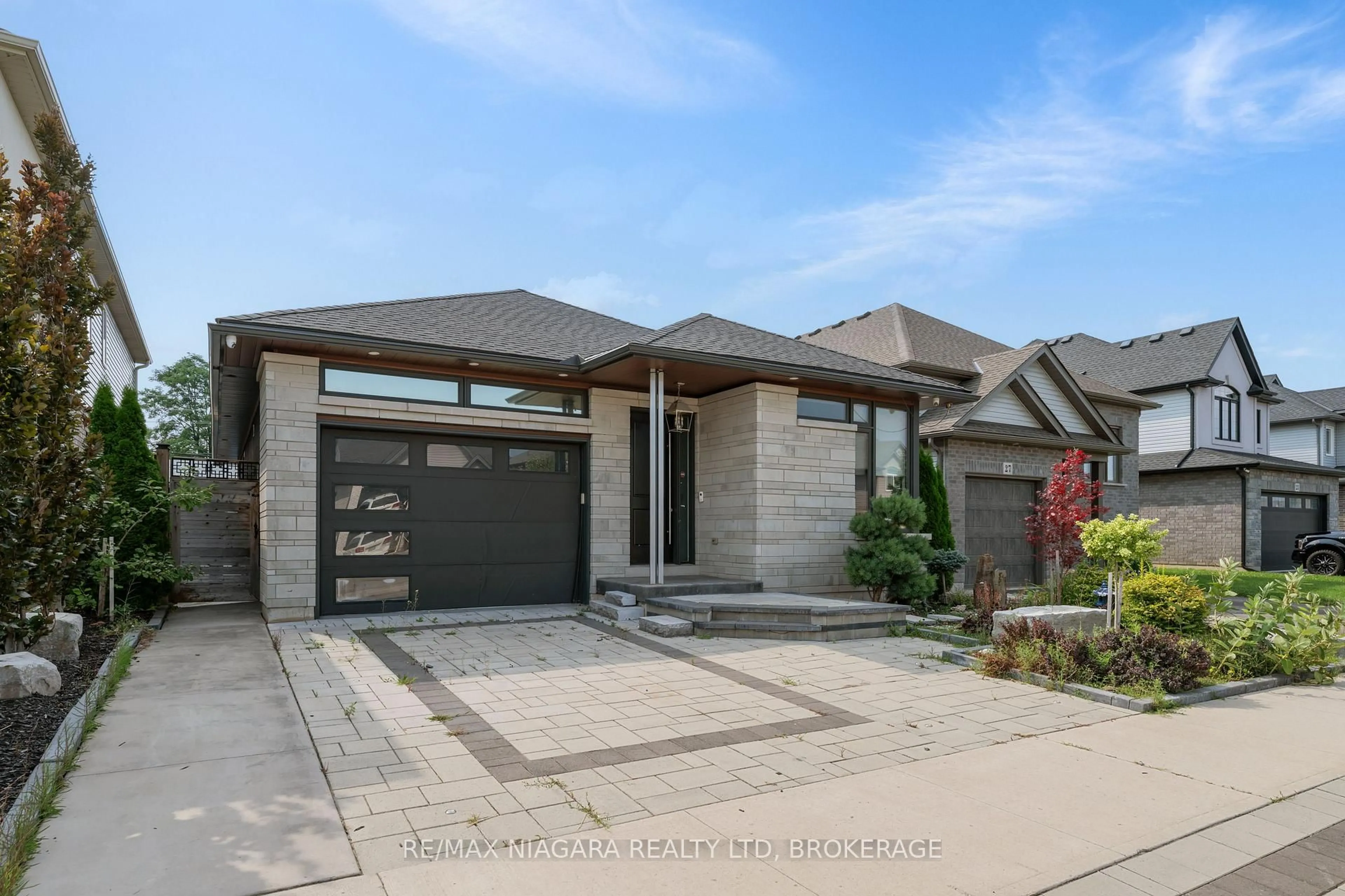 Home with brick exterior material, street for 31 Berkshire Dr, St. Catharines Ontario L2M 0C2