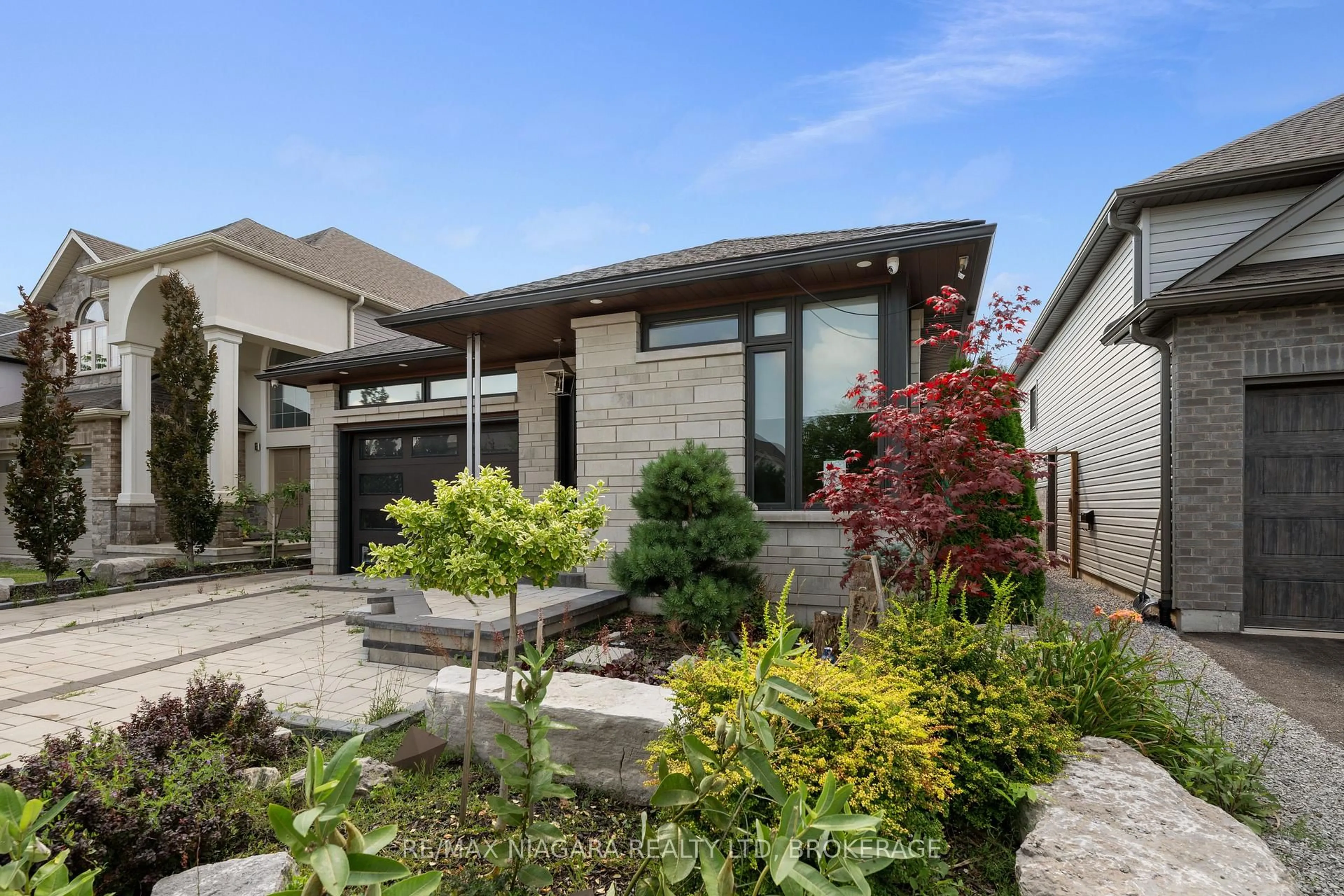 Home with brick exterior material, street for 31 Berkshire Dr, St. Catharines Ontario L2M 0C2