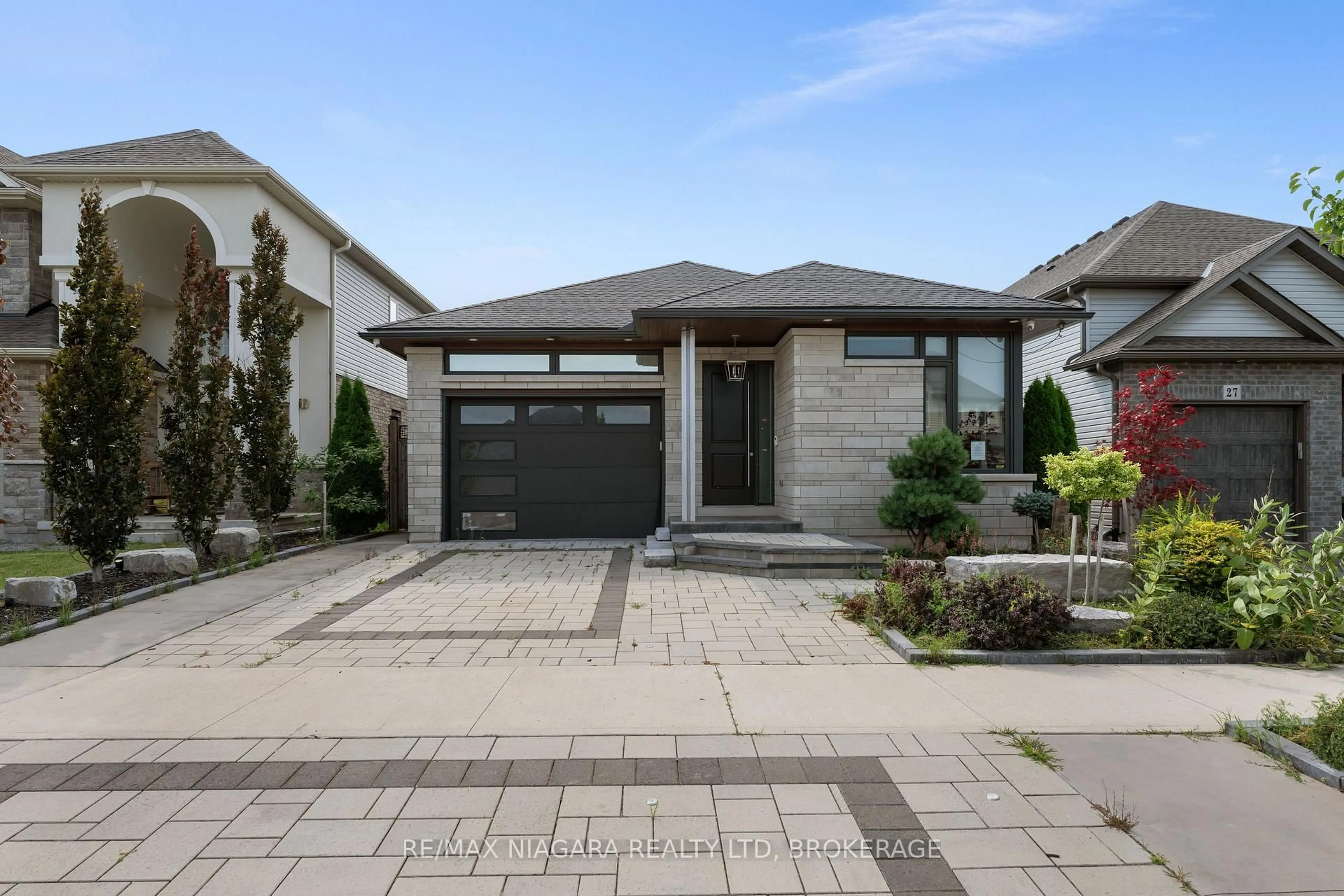 Home with brick exterior material, street for 31 Berkshire Dr, St. Catharines Ontario L2M 0C2