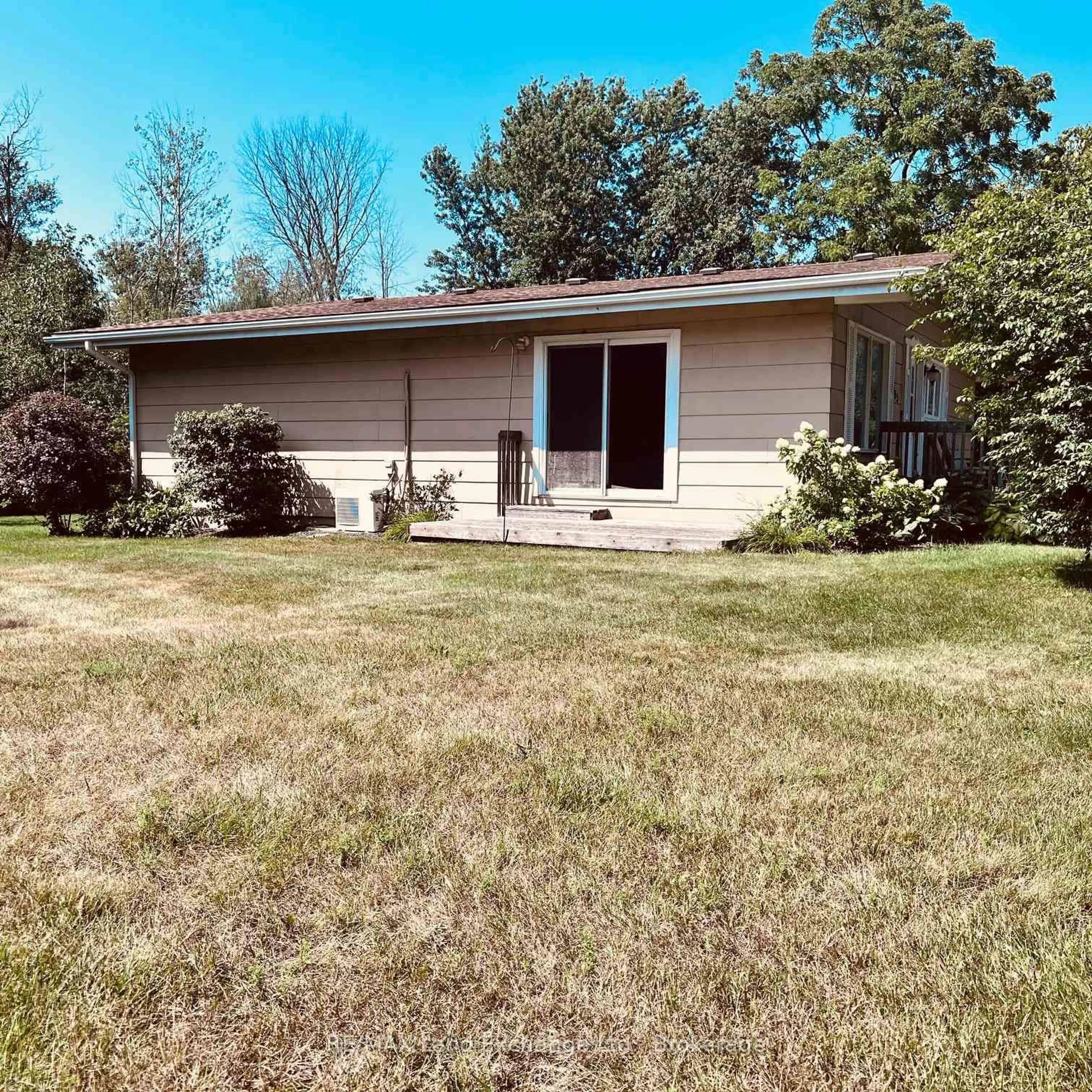 Home with vinyl exterior material, street for 365 Lake Range Dr, Huron-Kinloss Ontario N0G 2R0