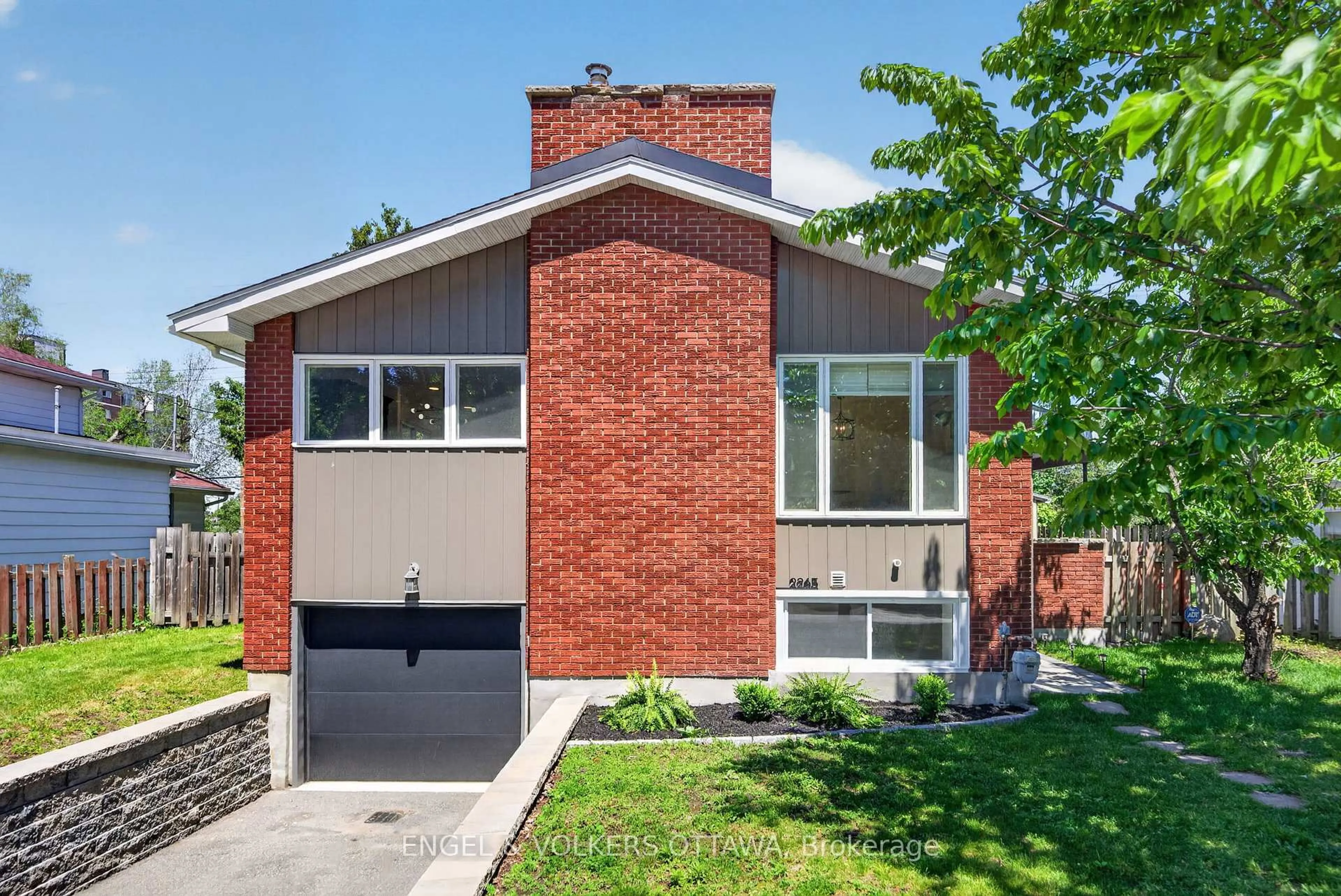 Home with brick exterior material, street for 2265 Samuel Dr, Ottawa Ontario K1G 3C3