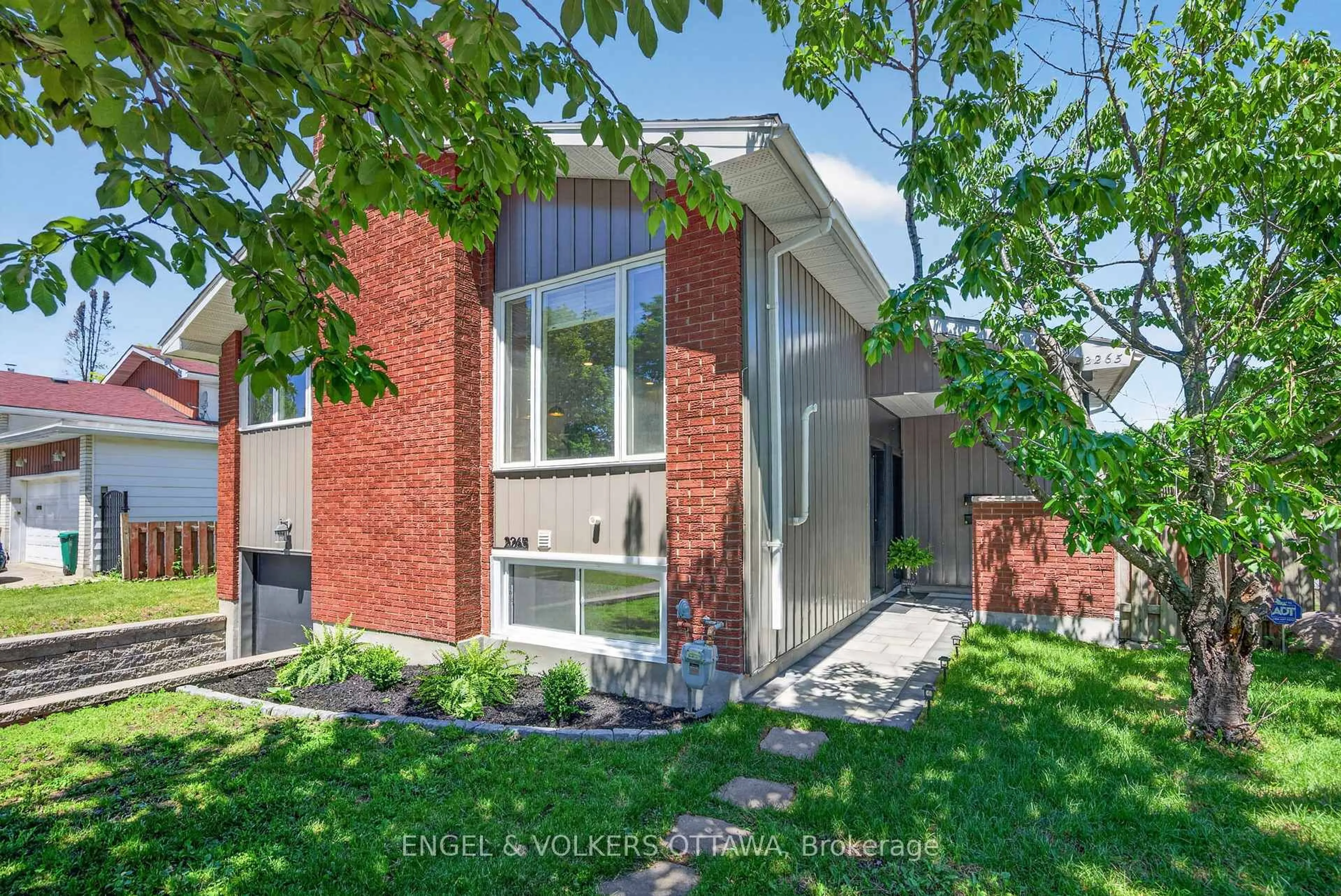 Home with brick exterior material, street for 2265 Samuel Dr, Ottawa Ontario K1G 3C3