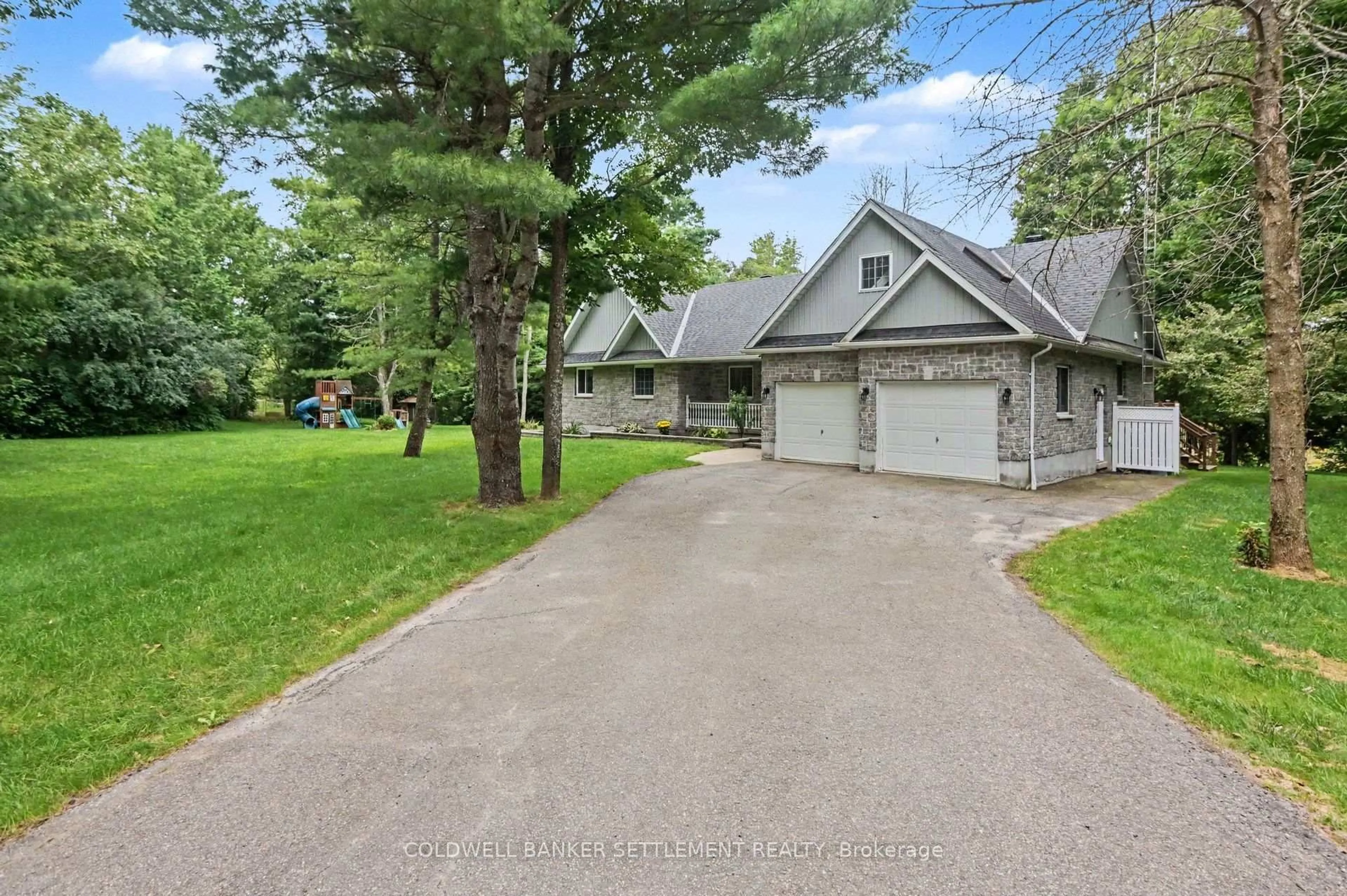 A pic from outside/outdoor area/front of a property/back of a property/a pic from drone, unknown for 135 Barr Pl, Perth Ontario K7H 3C7