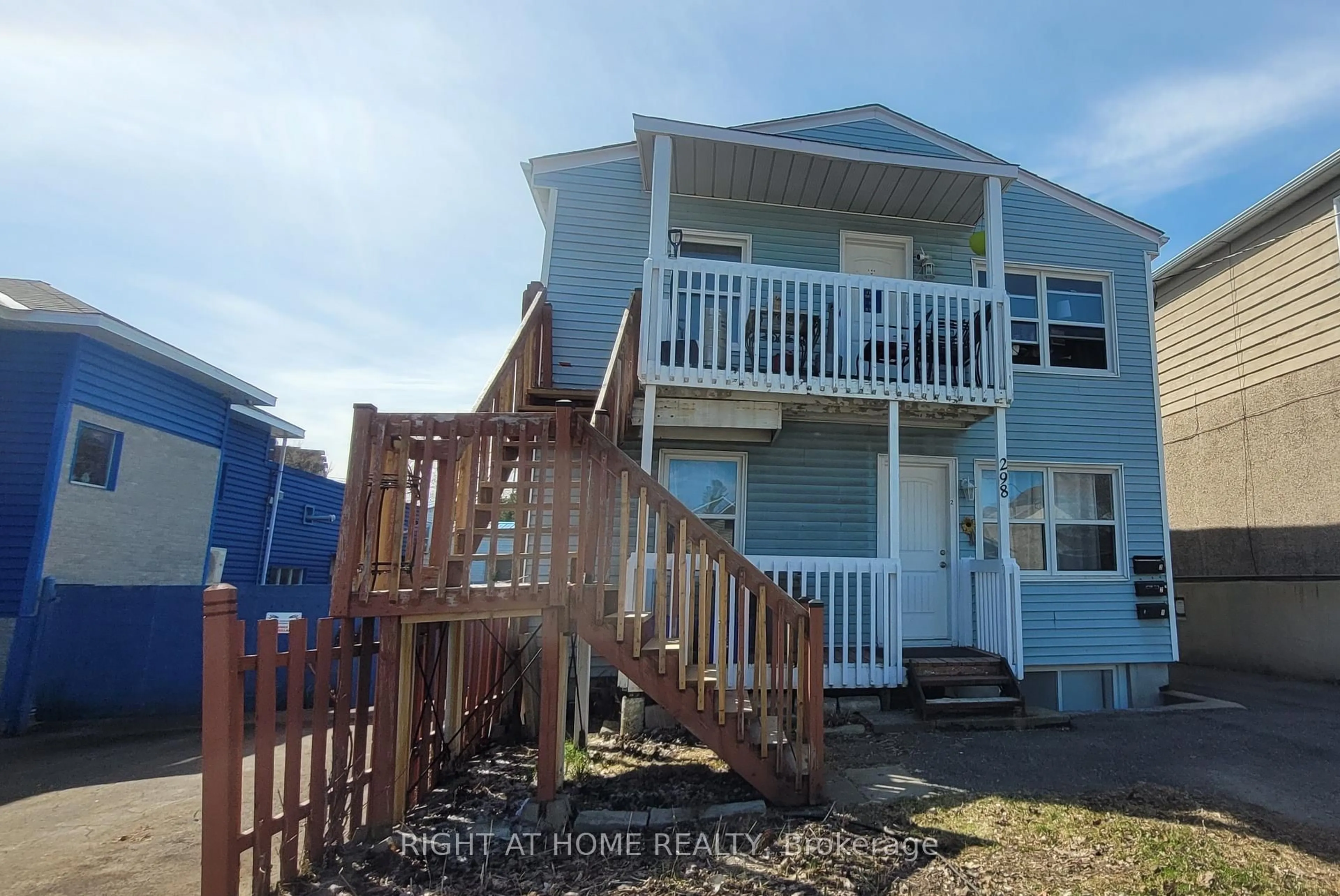 A pic from outside/outdoor area/front of a property/back of a property/a pic from drone, water/lake/river/ocean view for 298 Montfort St, Ottawa Ontario K1L 5N6