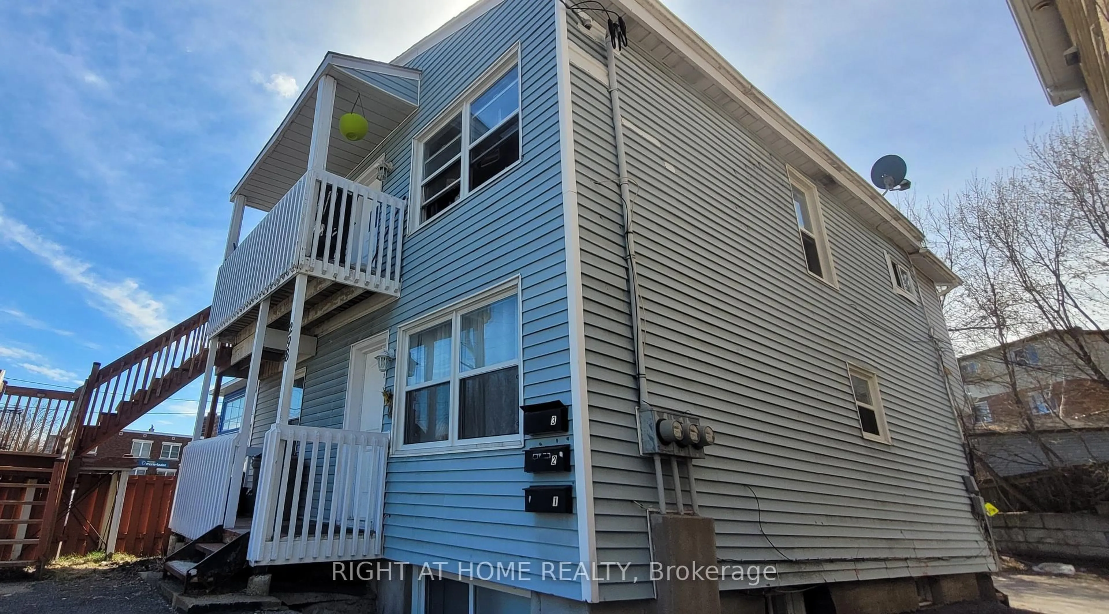 Home with vinyl exterior material, unknown for 298 Montfort St, Ottawa Ontario K1L 5N6