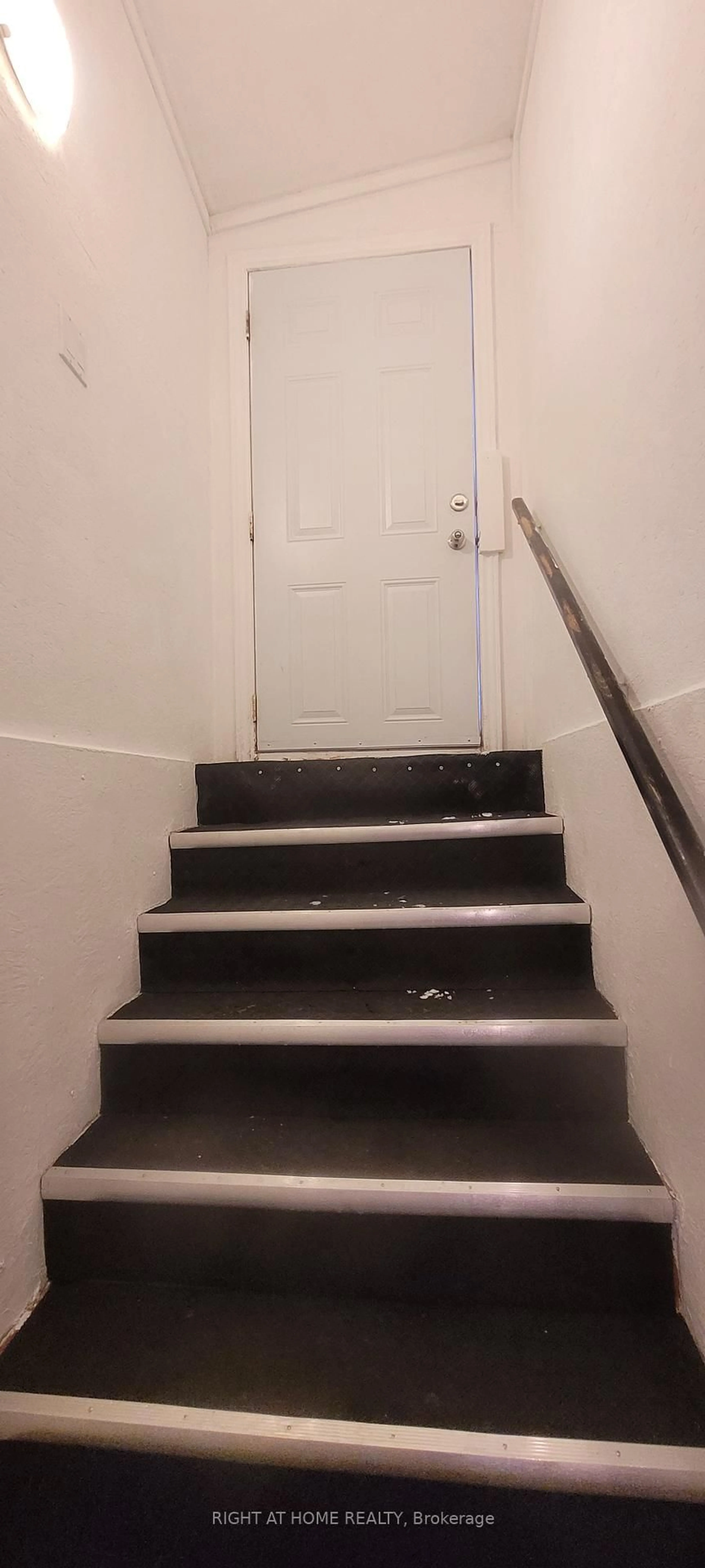 Stairs for 298 Montfort St, Ottawa Ontario K1L 5N6