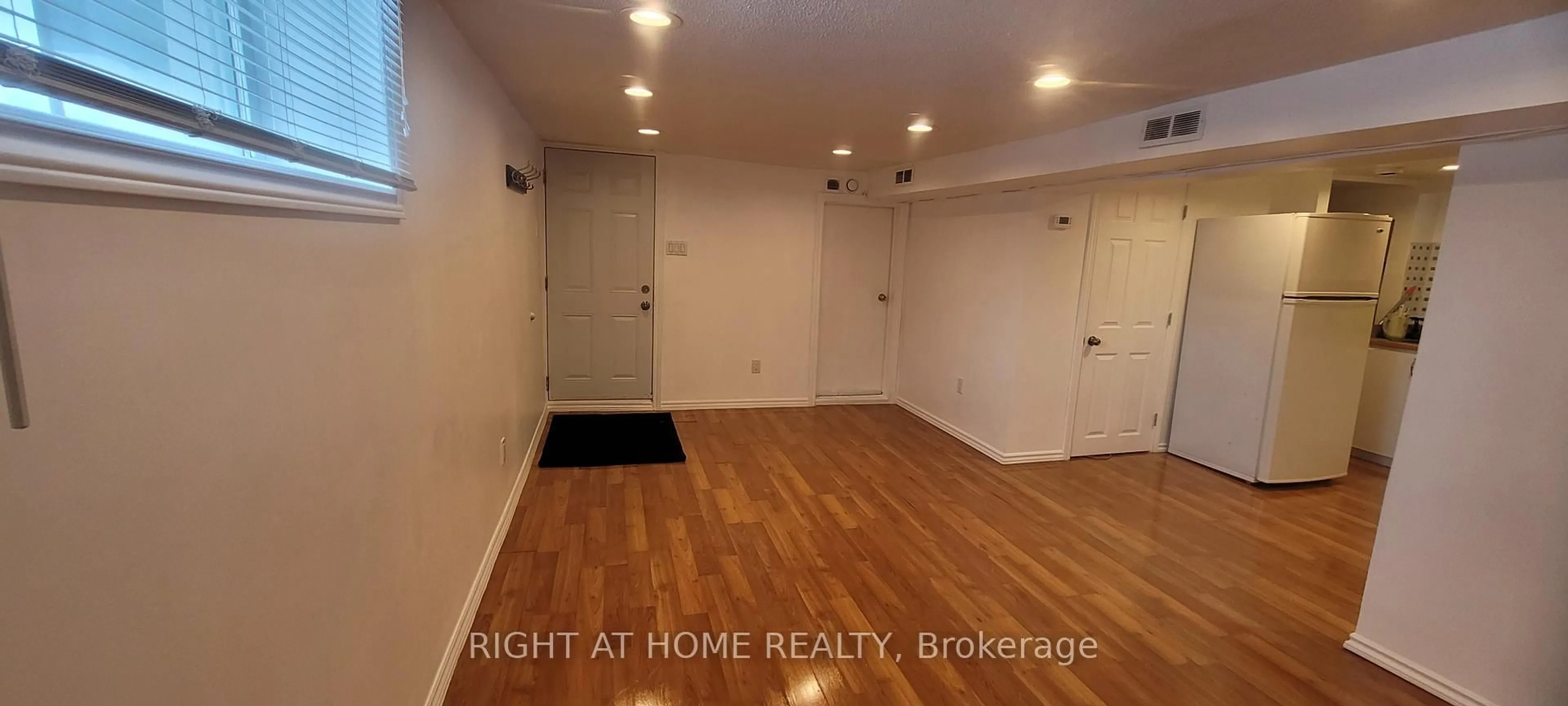 A pic of a room for 298 Montfort St, Ottawa Ontario K1L 5N6