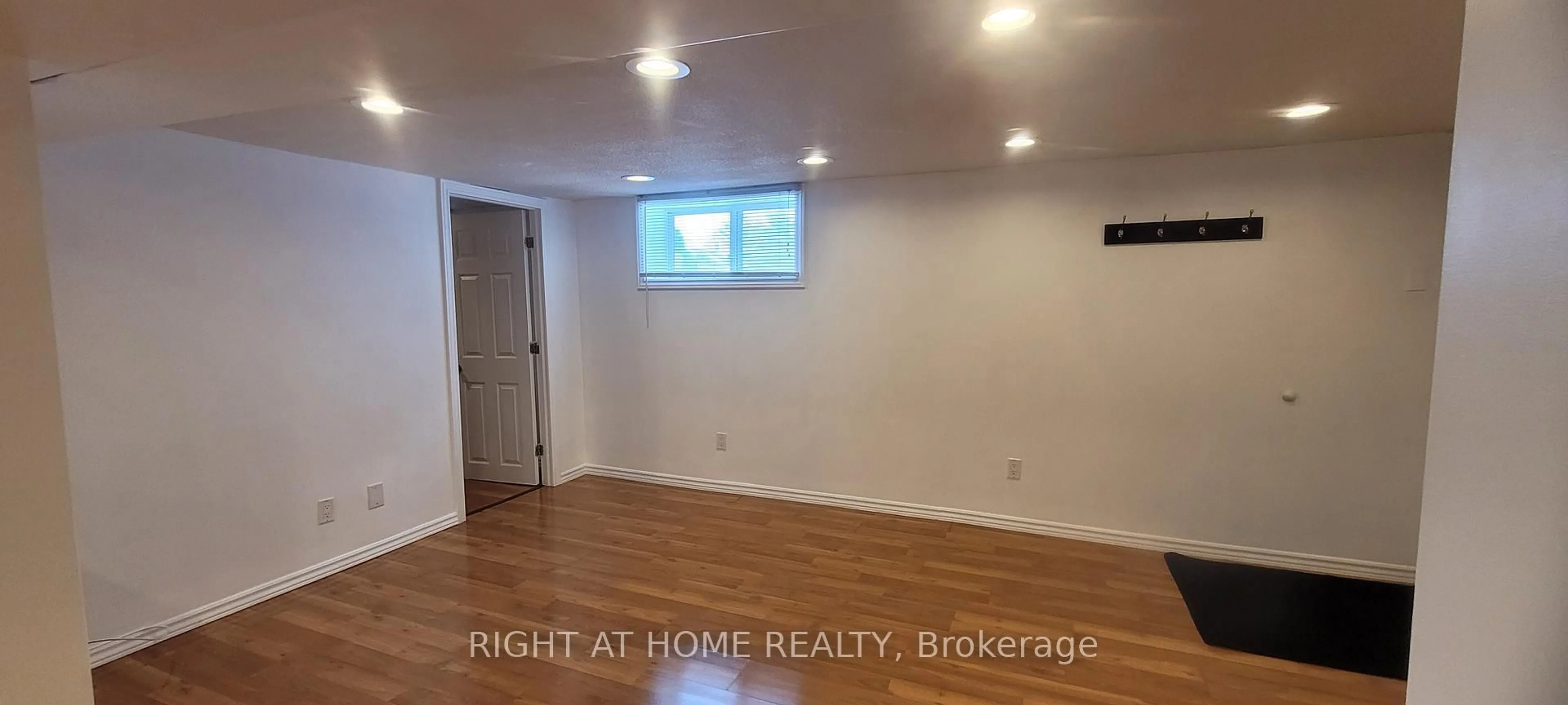 A pic of a room for 298 Montfort St, Ottawa Ontario K1L 5N6