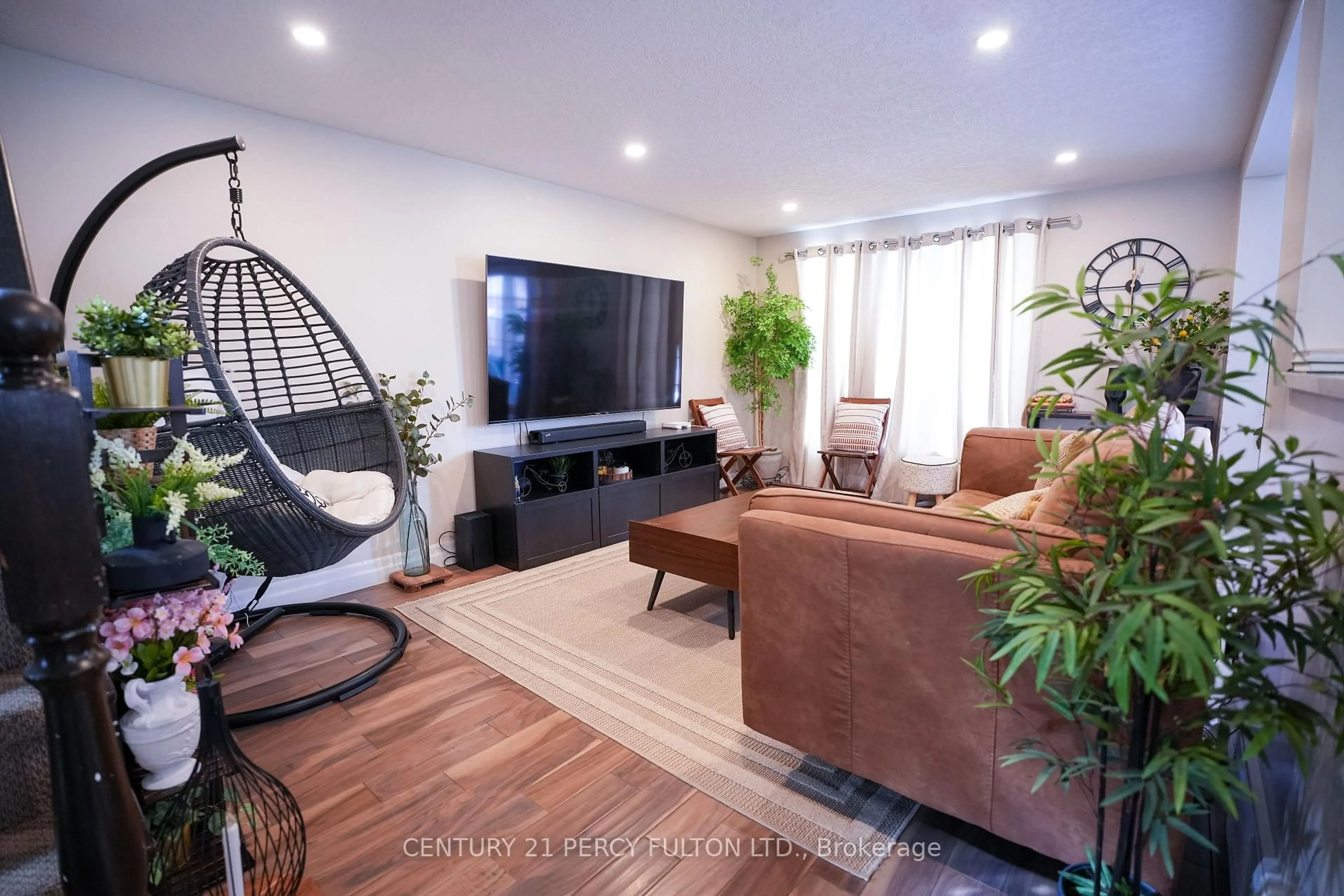 Living room with furniture, unknown for 333 Rosette Dr, Waterloo Ontario N2K 3W7