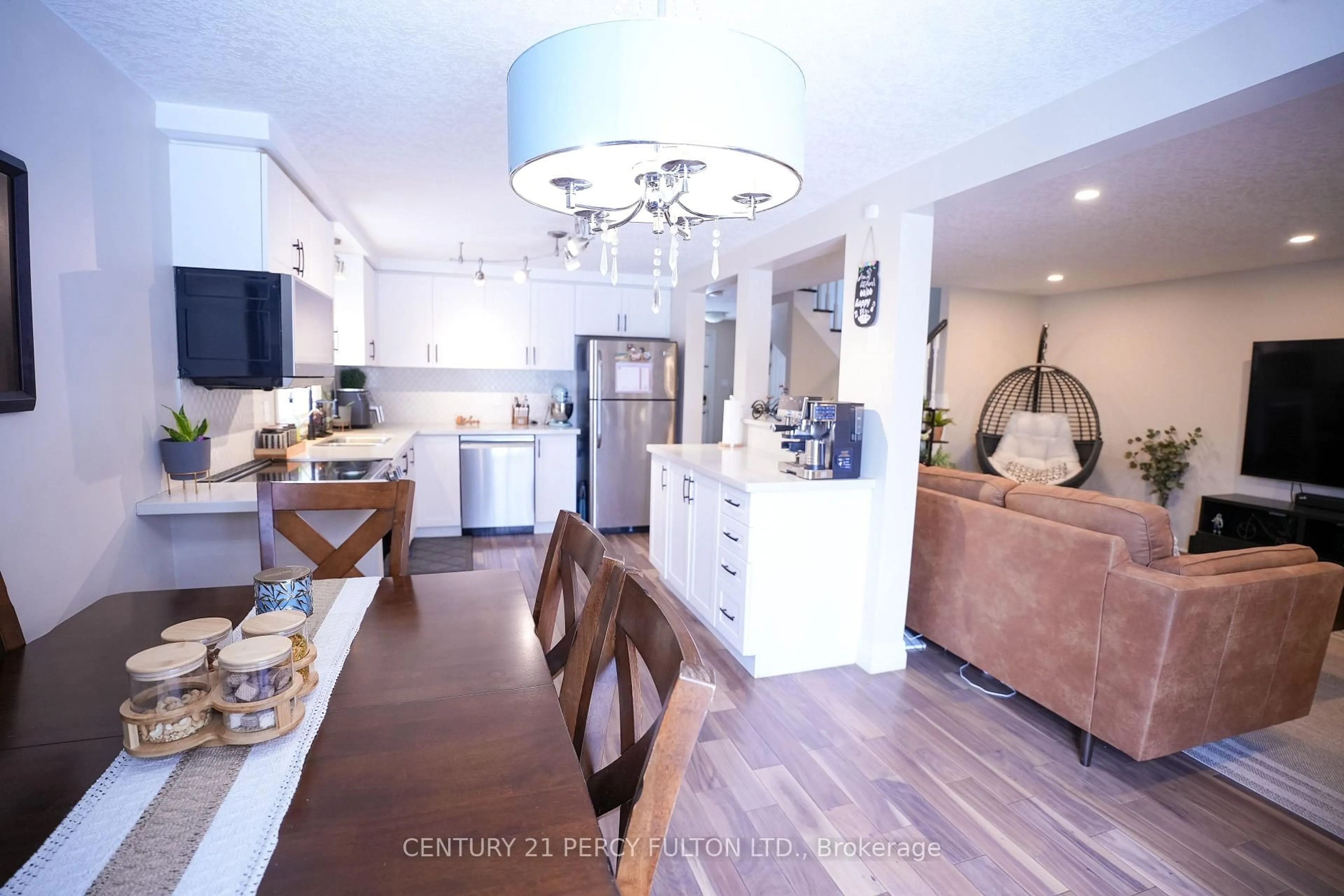 Open concept kitchen, ceramic/tile floor for 333 Rosette Dr, Waterloo Ontario N2K 3W7