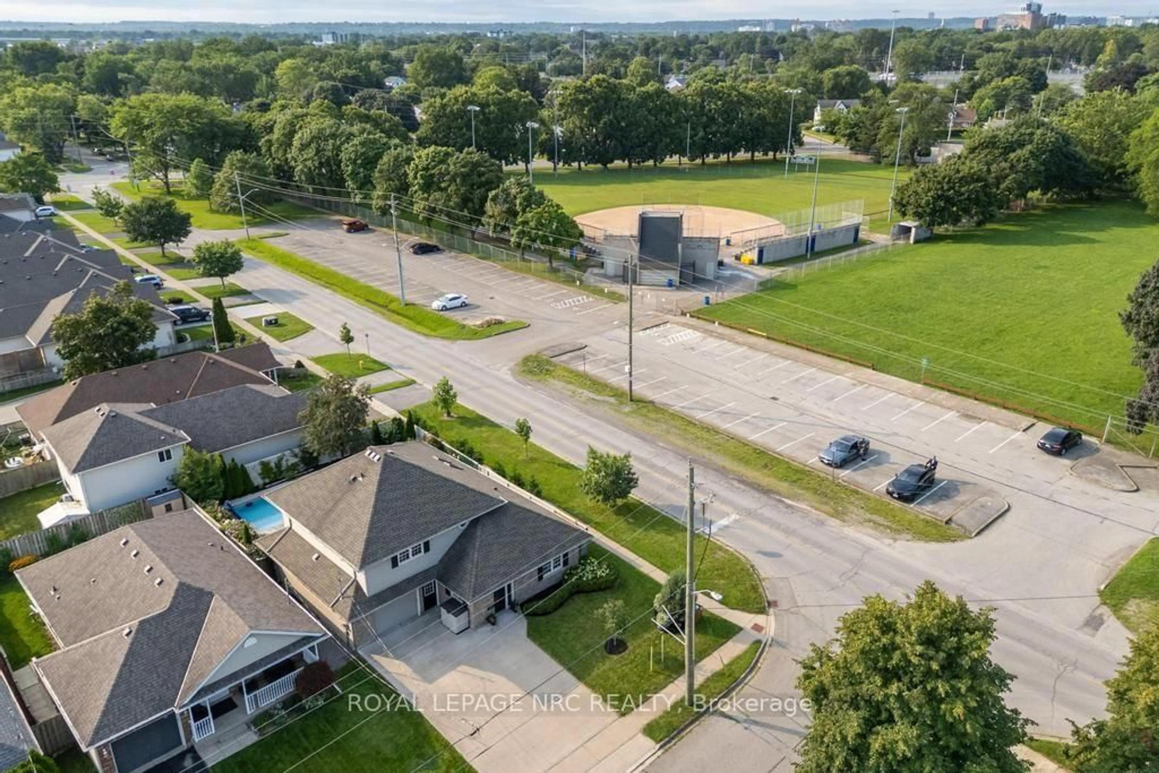 A pic from outside/outdoor area/front of a property/back of a property/a pic from drone, street for 2A Dixie Rd, St. Catharines Ontario L2N 2A8