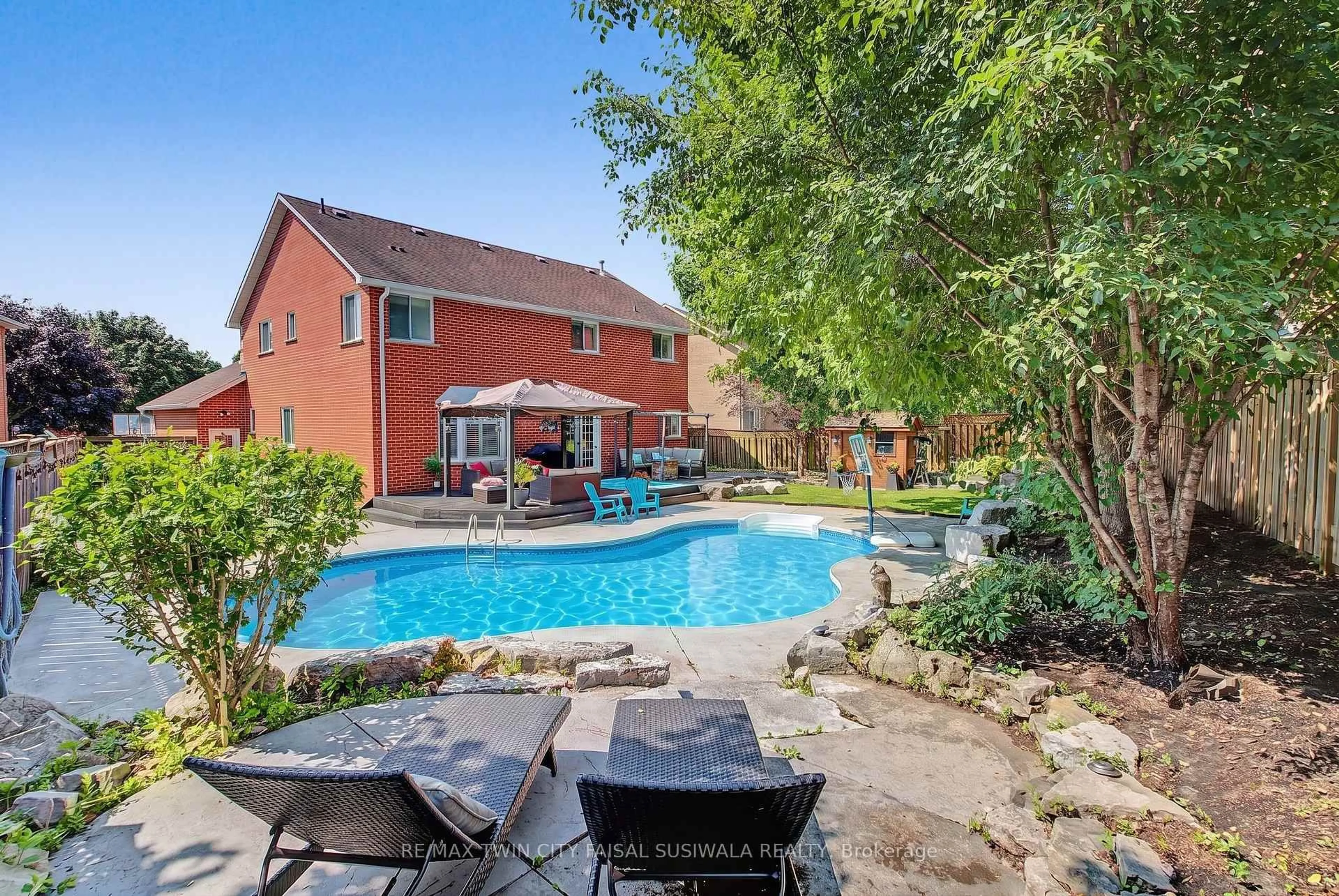 Pool for 18 Gowinlock Crt, Cambridge Ontario N1T 1N2