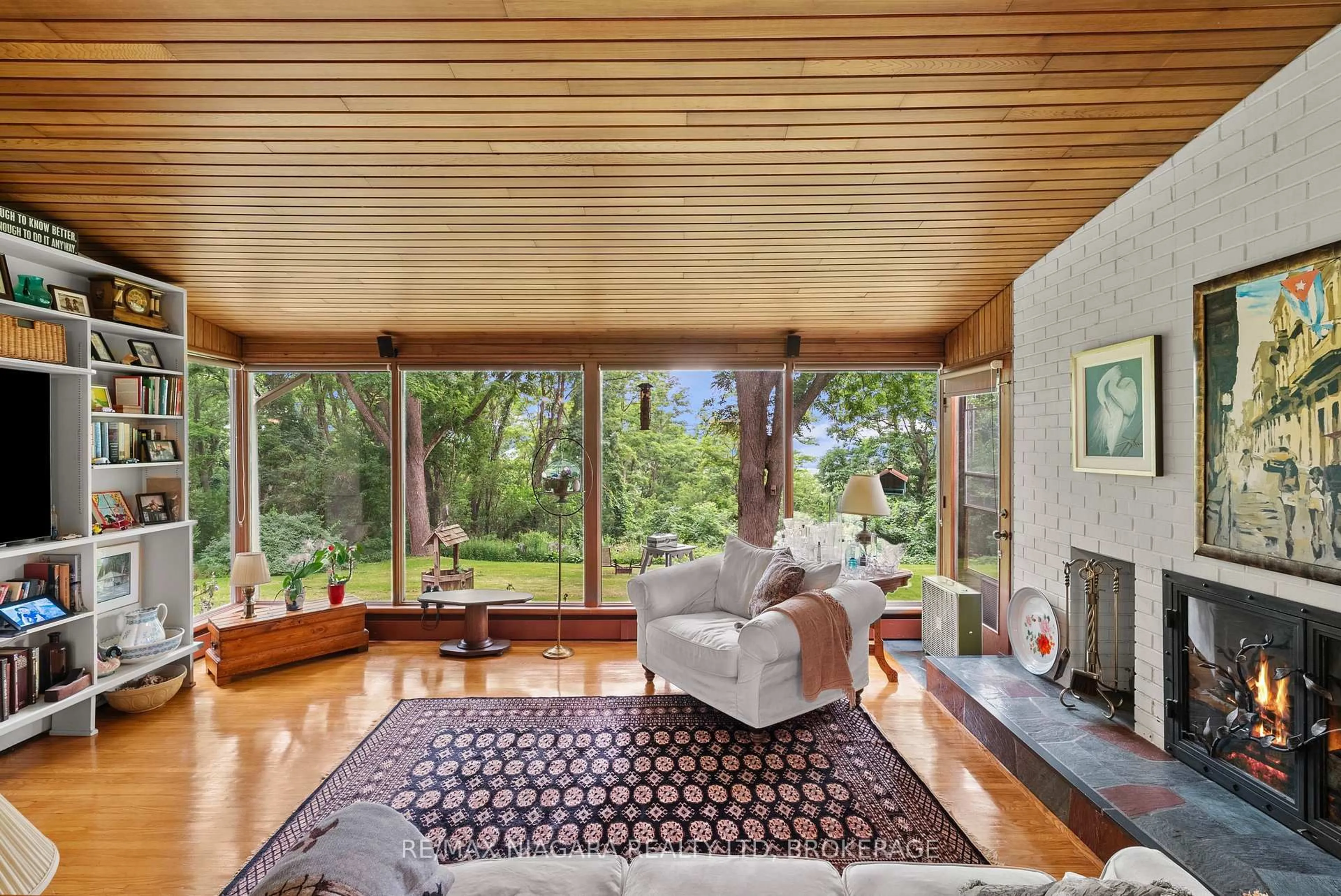 Living room with furniture, unknown for 46 Melrose Dr, Niagara-on-the-Lake Ontario L0S 1J0