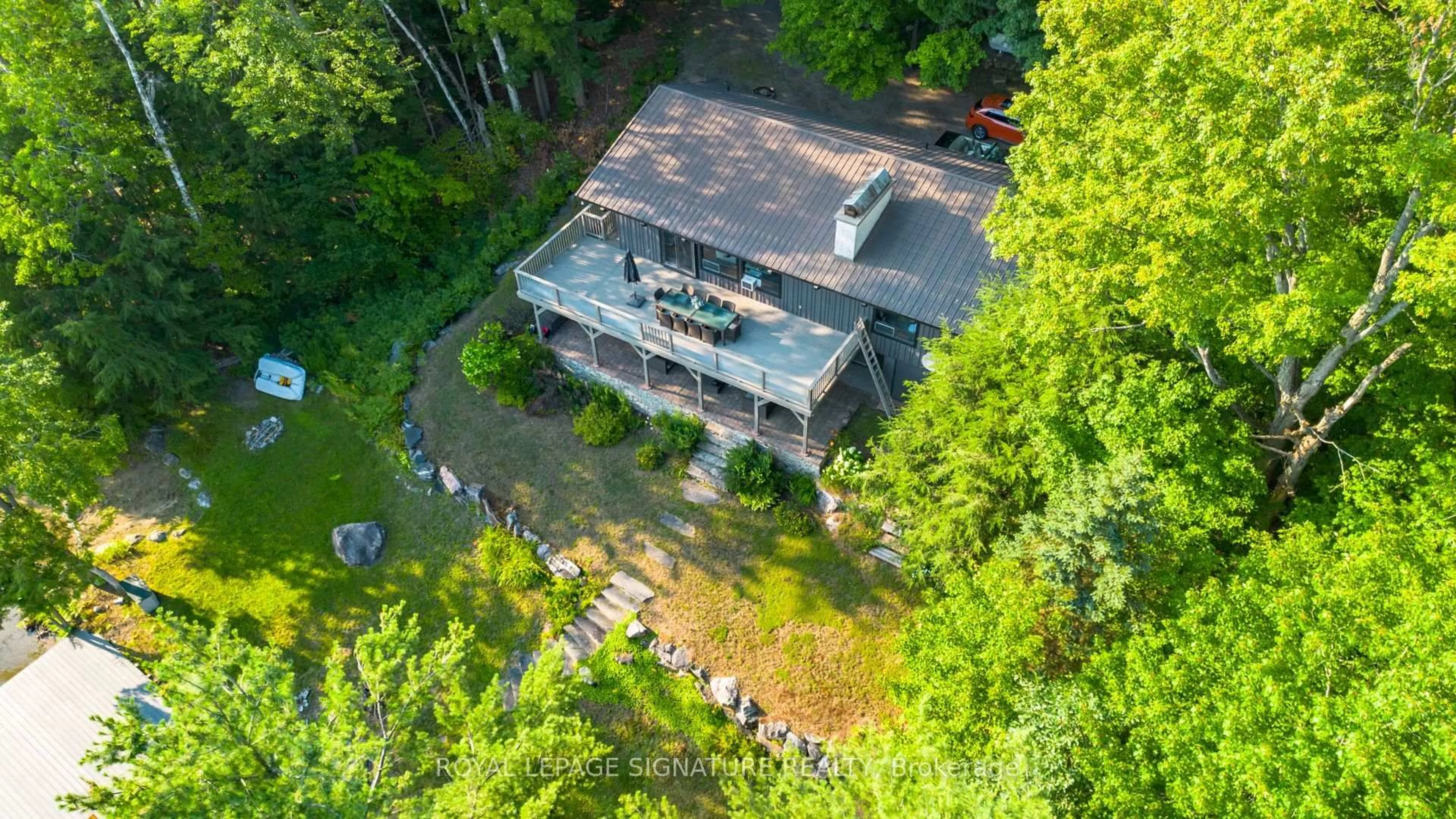 A pic from outside/outdoor area/front of a property/back of a property/a pic from drone, unknown for 1216 Hamills Point Rd, Muskoka Lakes Ontario P0B 1J0