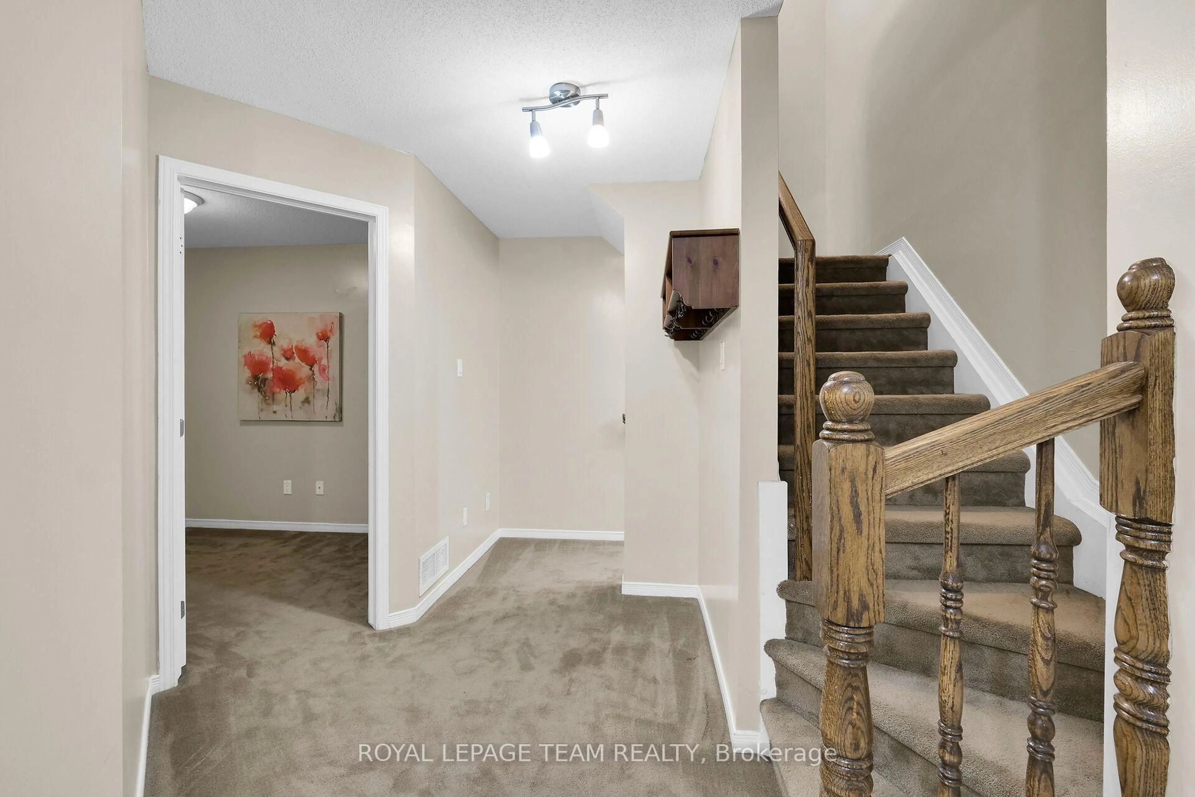 Unknown for 137 Corinth Private, Ottawa Ontario K2E 0A8