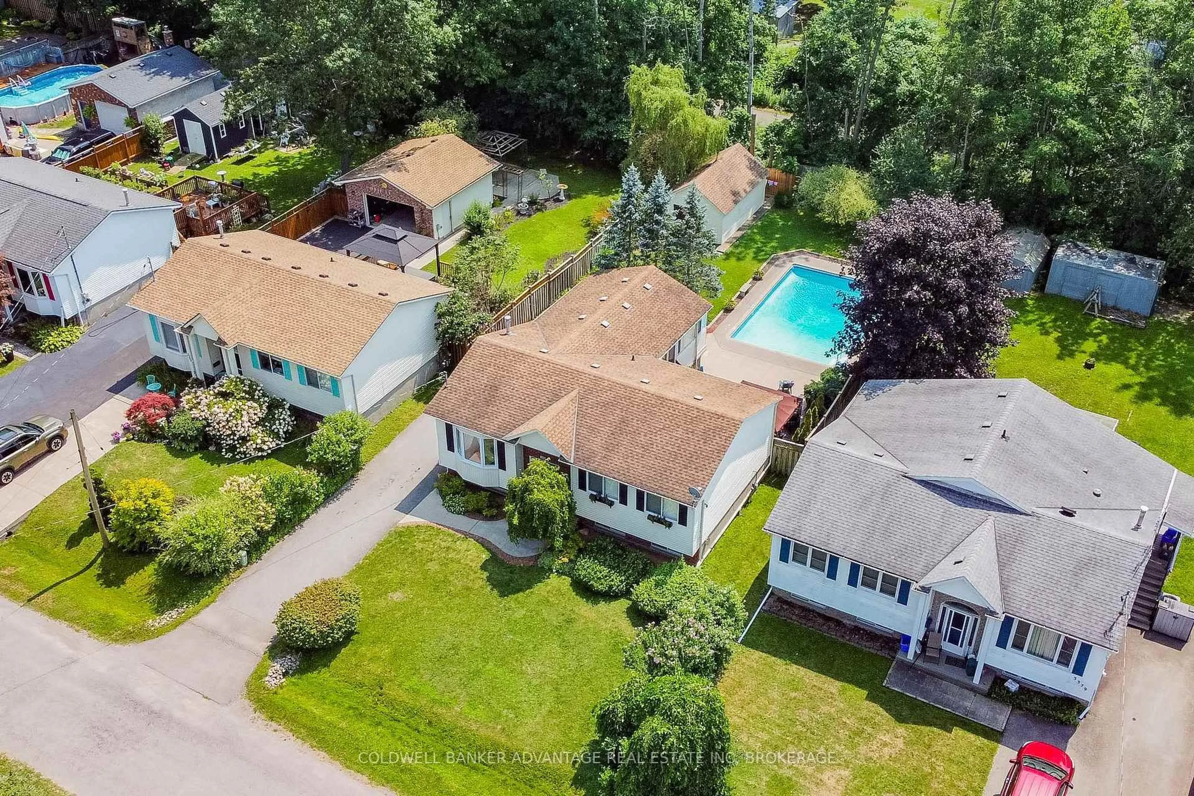 A pic from outside/outdoor area/front of a property/back of a property/a pic from drone, street for 3373 Grove Ave, Fort Erie Ontario L0S 1N0