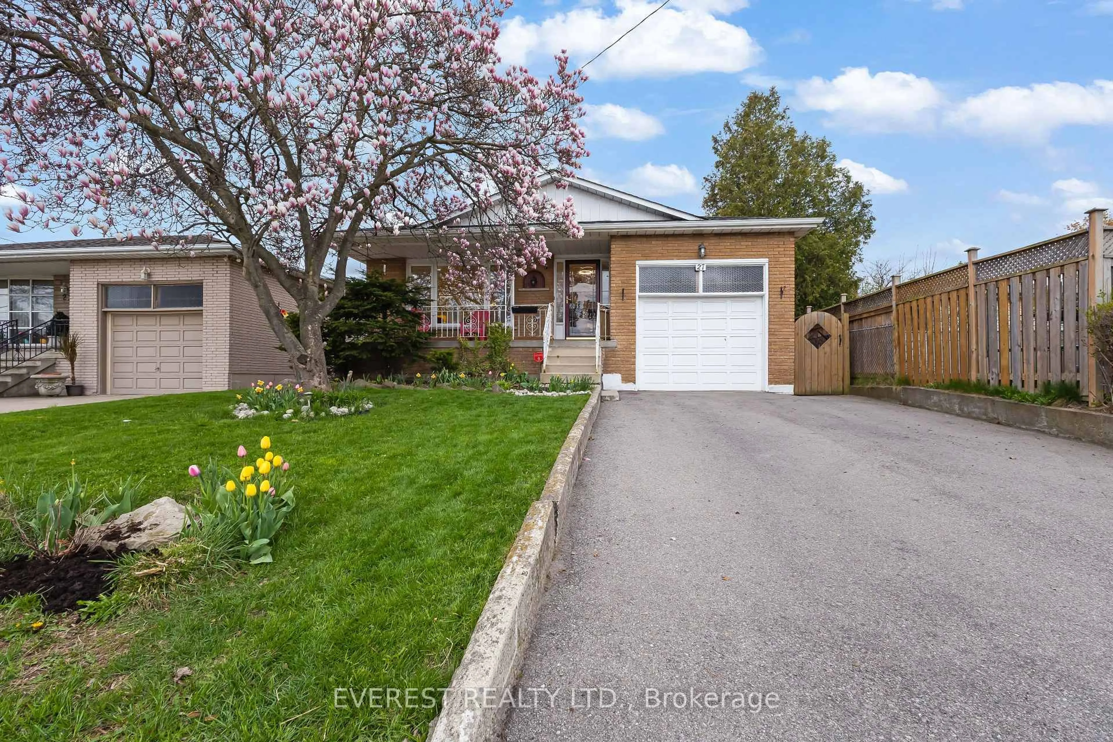 Unknown for 27 Lavina Cres, Hamilton Ontario L9C 5S7