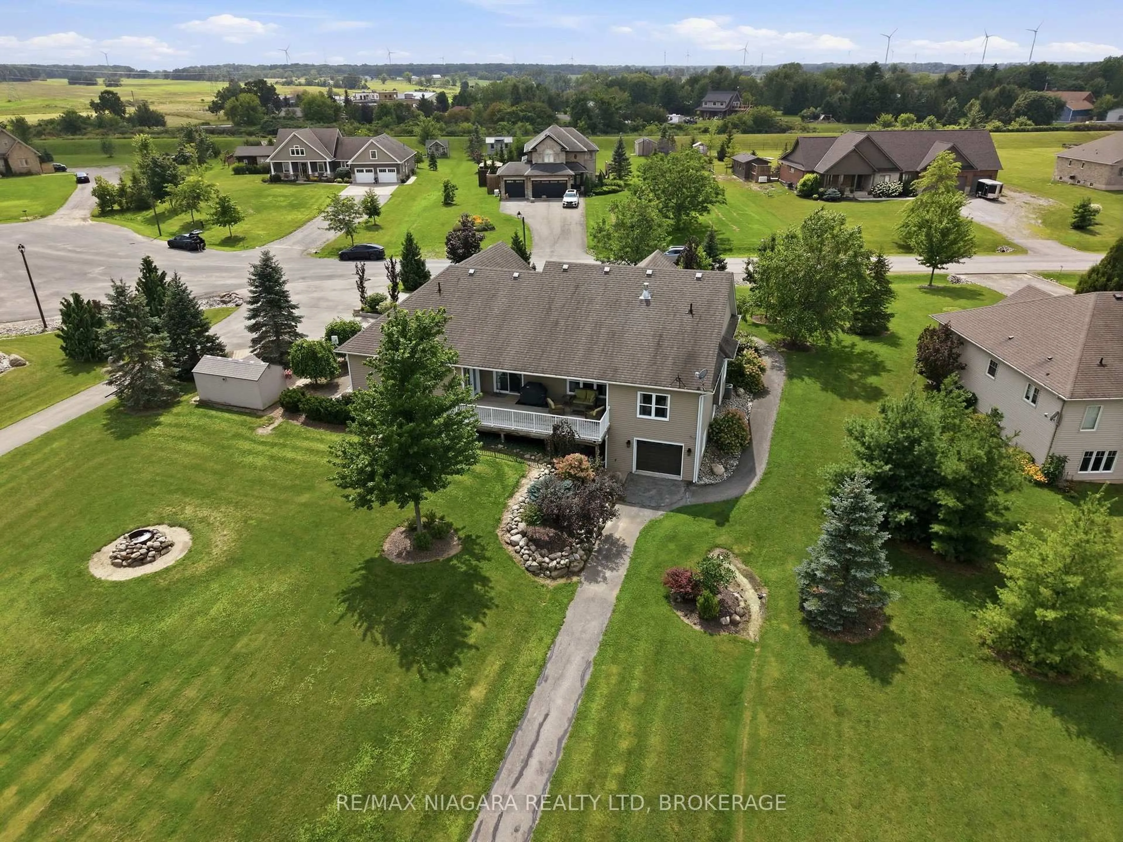 A pic from outside/outdoor area/front of a property/back of a property/a pic from drone, unknown for 5477 Attema Cres, West Lincoln Ontario L0R 1Y0