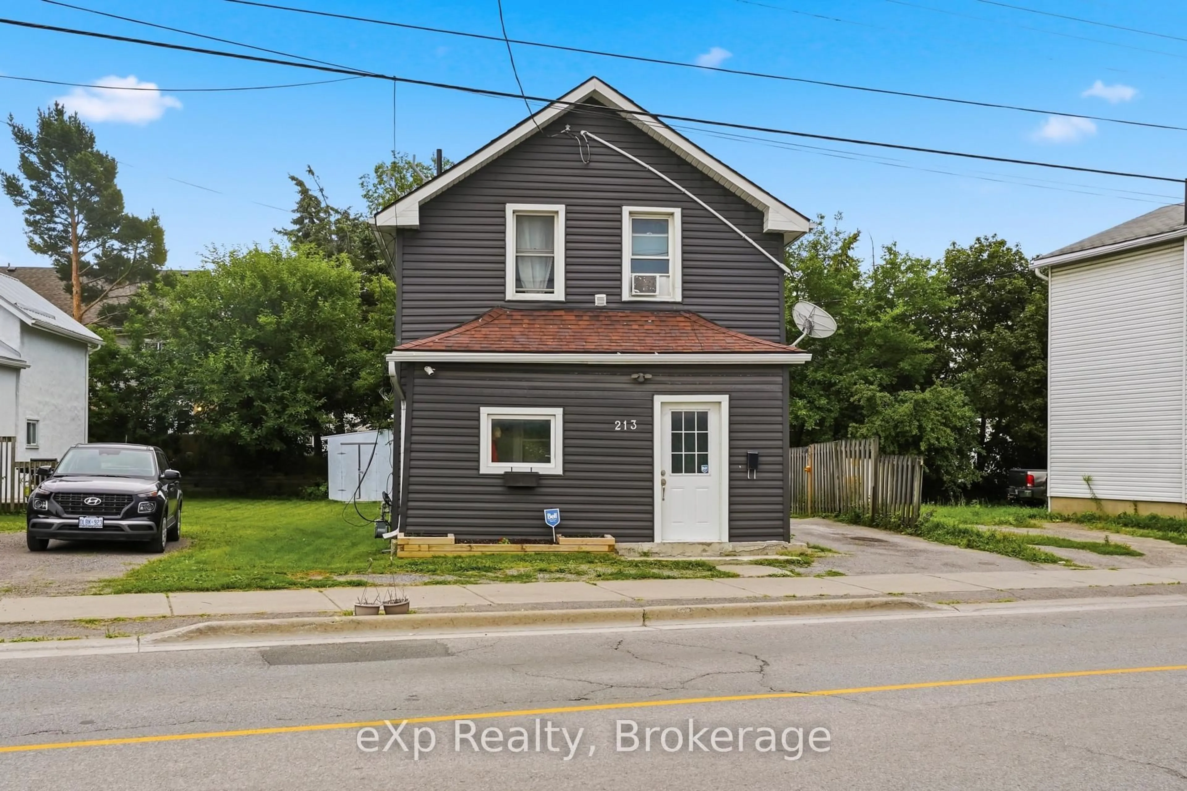 A pic from outside/outdoor area/front of a property/back of a property/a pic from drone, street for 213 Station St, Belleville Ontario K8N 2T6