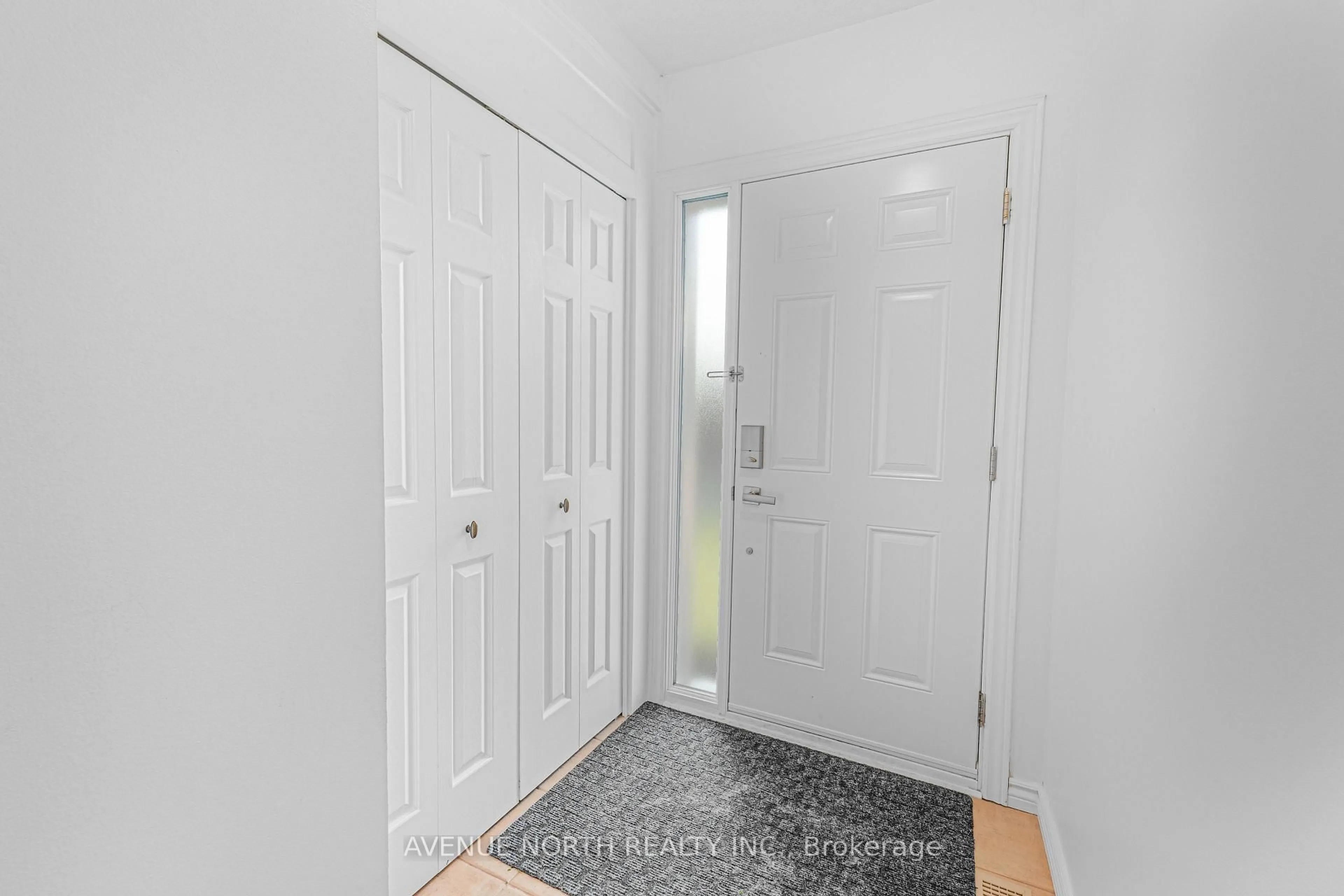 Indoor entryway for 104 Bannerhill Private #-, Ottawa Ontario K1V 0T3