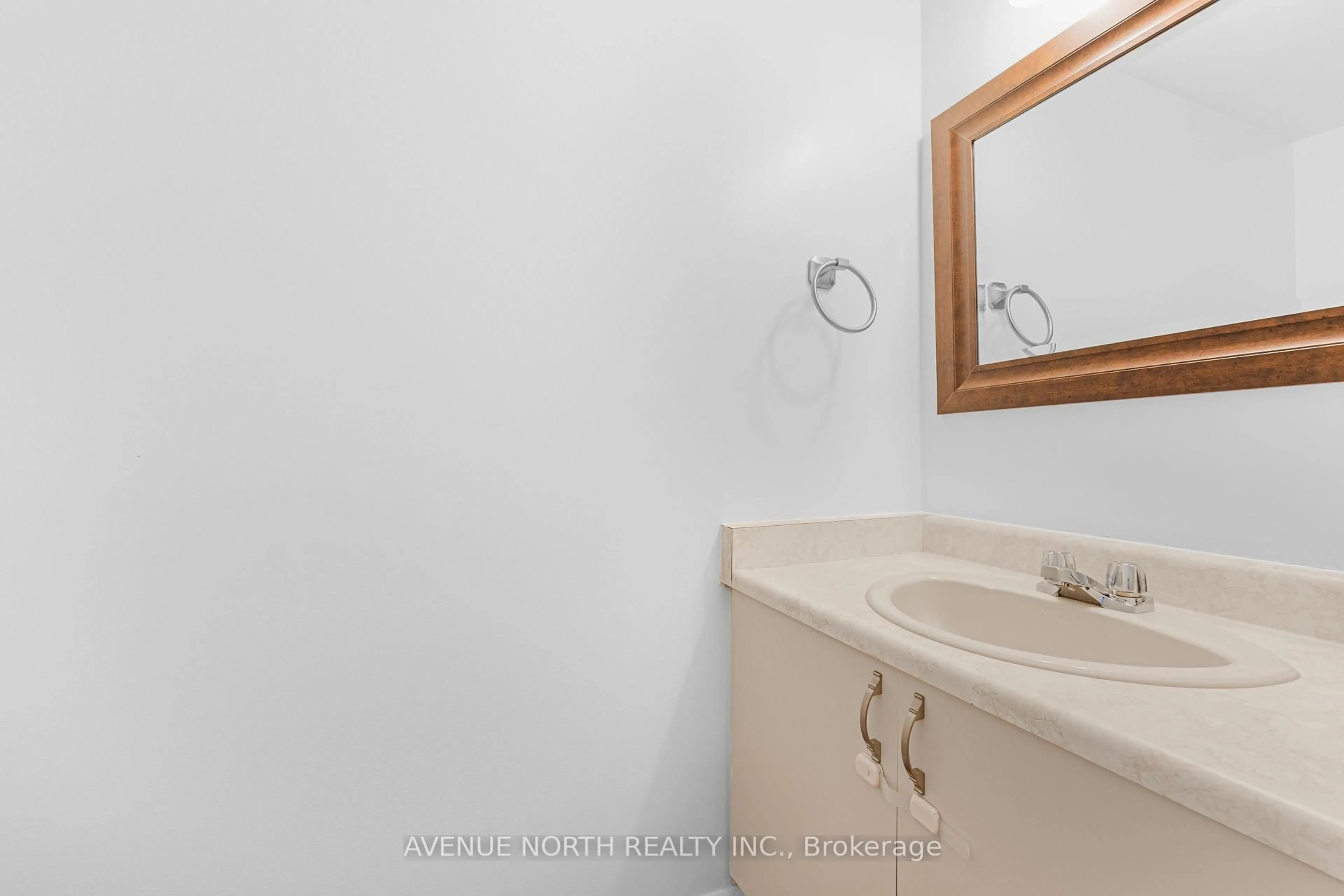 Standard bathroom, unknown for 104 Bannerhill Private #-, Ottawa Ontario K1V 0T3